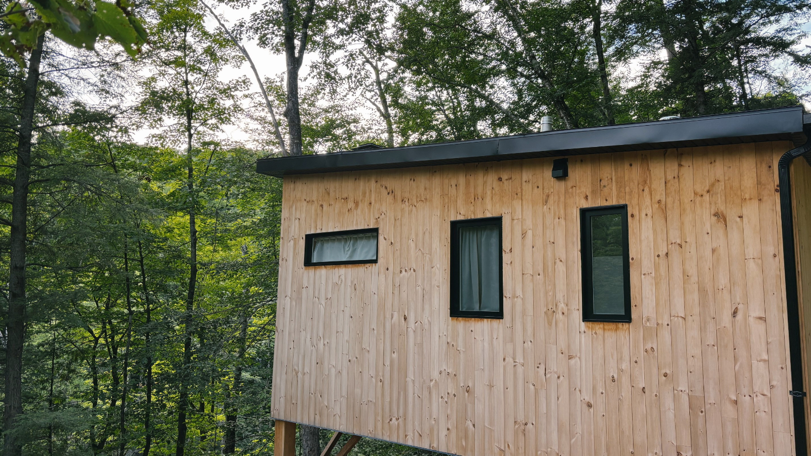 Le refuge Perché d'Origine Aventure. (Photo : Marie-Catherine Goudreau)
