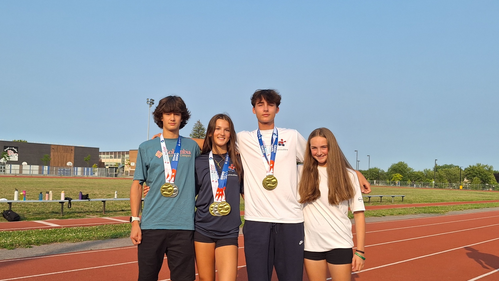 Émile Marin, Léa-Rose Bourgie, Arnaud Loignon et Léa-Rose Gagnon ont fait briller le club Launaudière-Olympique aux Jeux du Québec.