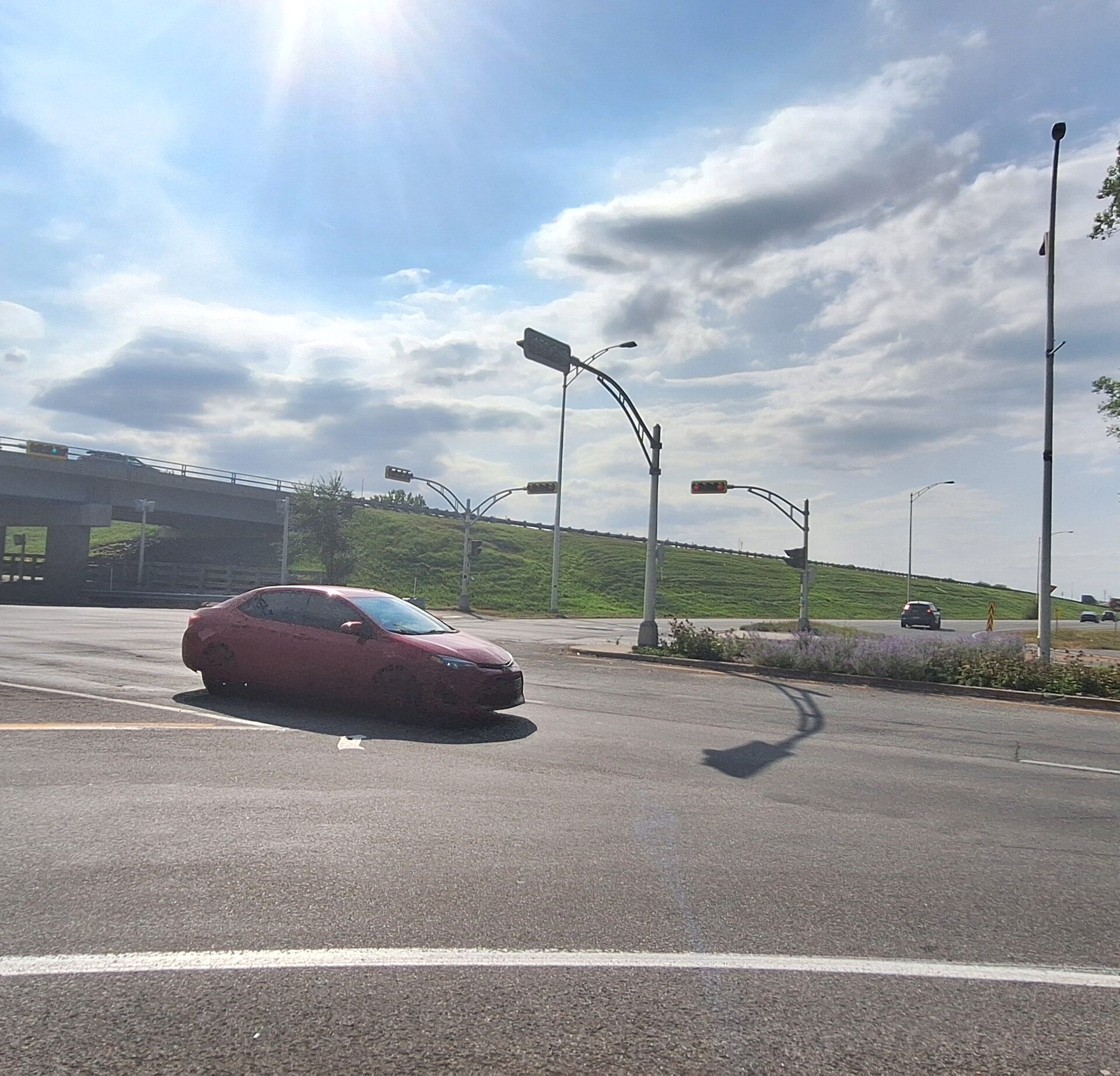Un radar-photo va être installé à l'intersection du chemin des Anglais et de l'autoroute 640. (Photo - Médialo Raphaël Isselet)