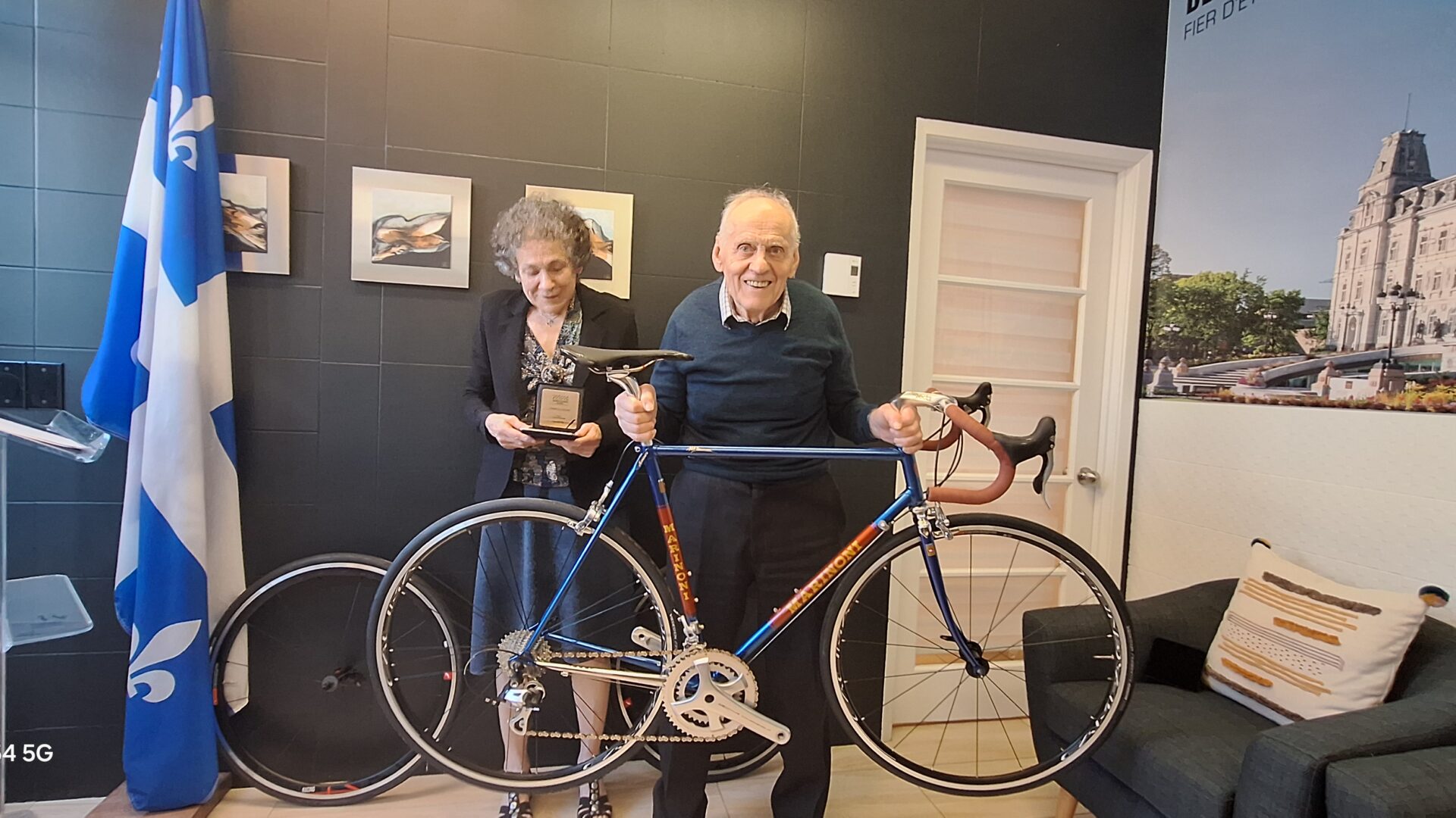 Simone et Giuseppe Marinoni ont reçu une médaille de l'Assemblée Nationale.