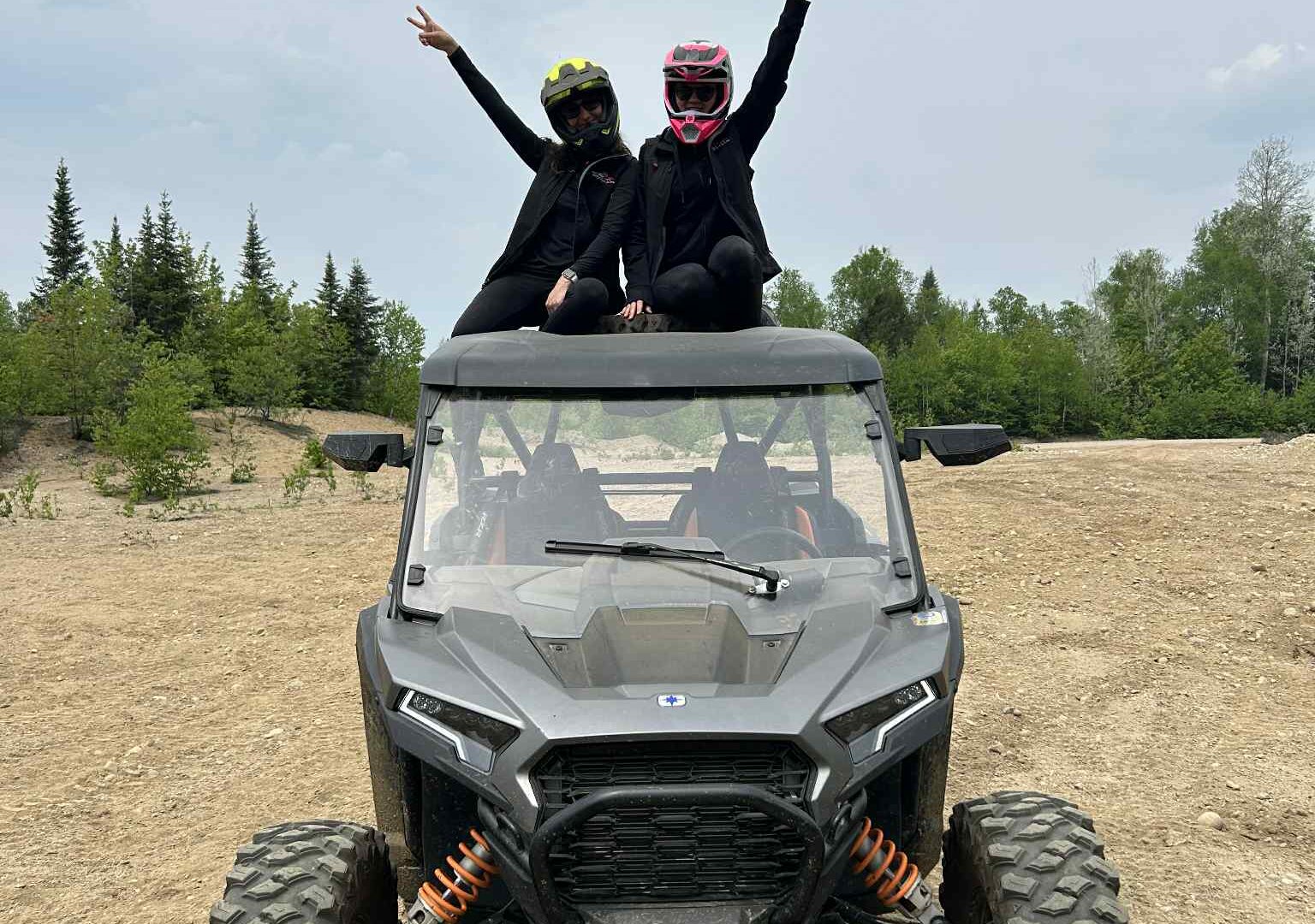 Roxanne et Marilou St-Onge participent au rallye Roses des Sables. (Photo gracieuseté)