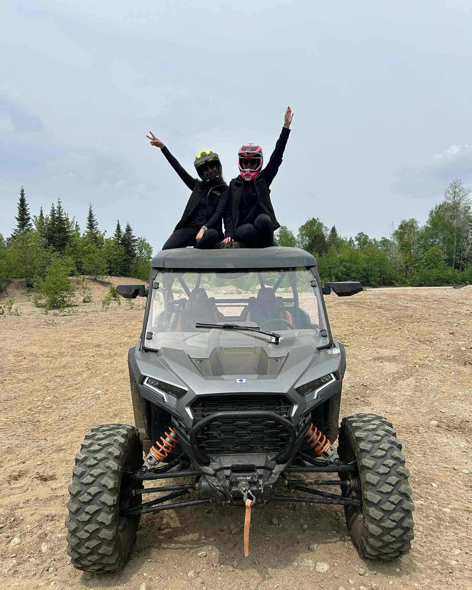 Roxanne et Marilou St-Onge participent au rallye Roses des Sables. (Photo gracieuseté)