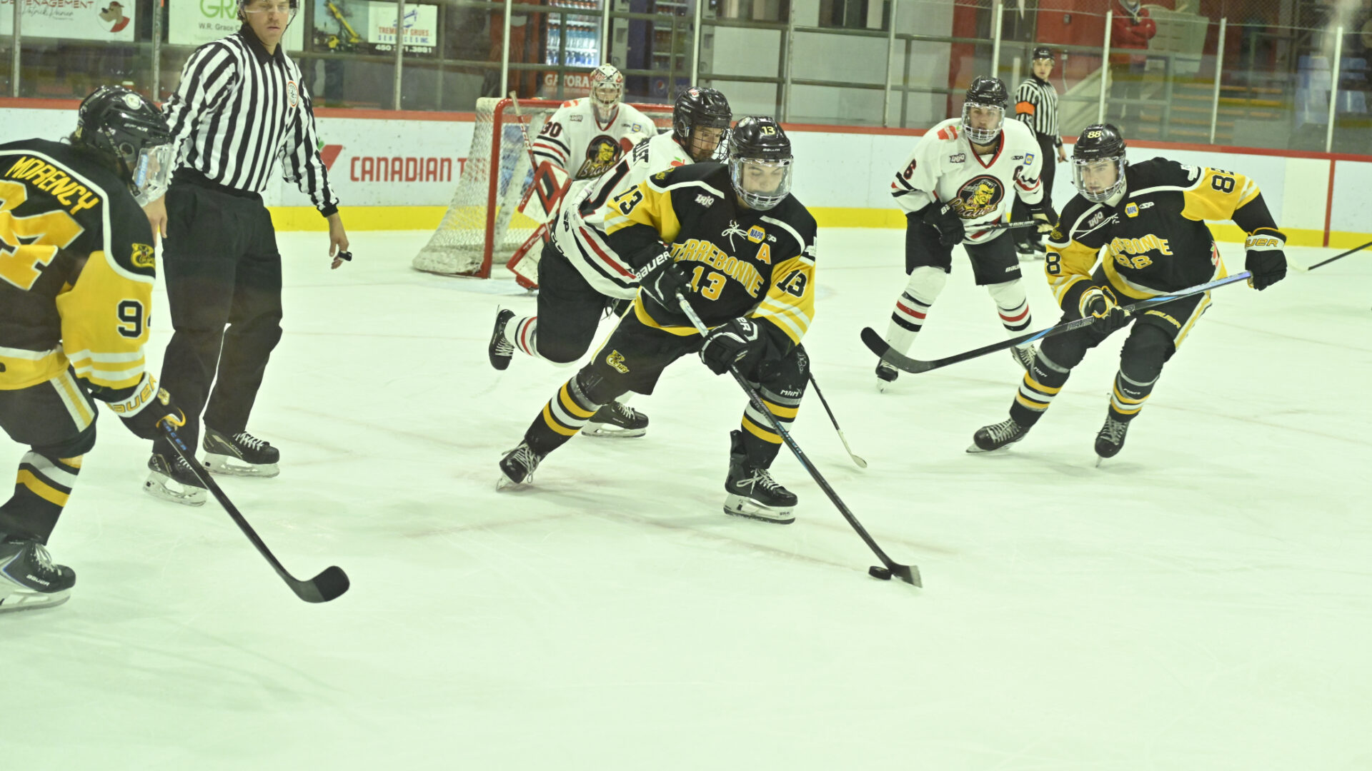 Les Cobras lors de la victoire contre Valleyfield le 16 octobre. (Photo Michel Maranda)