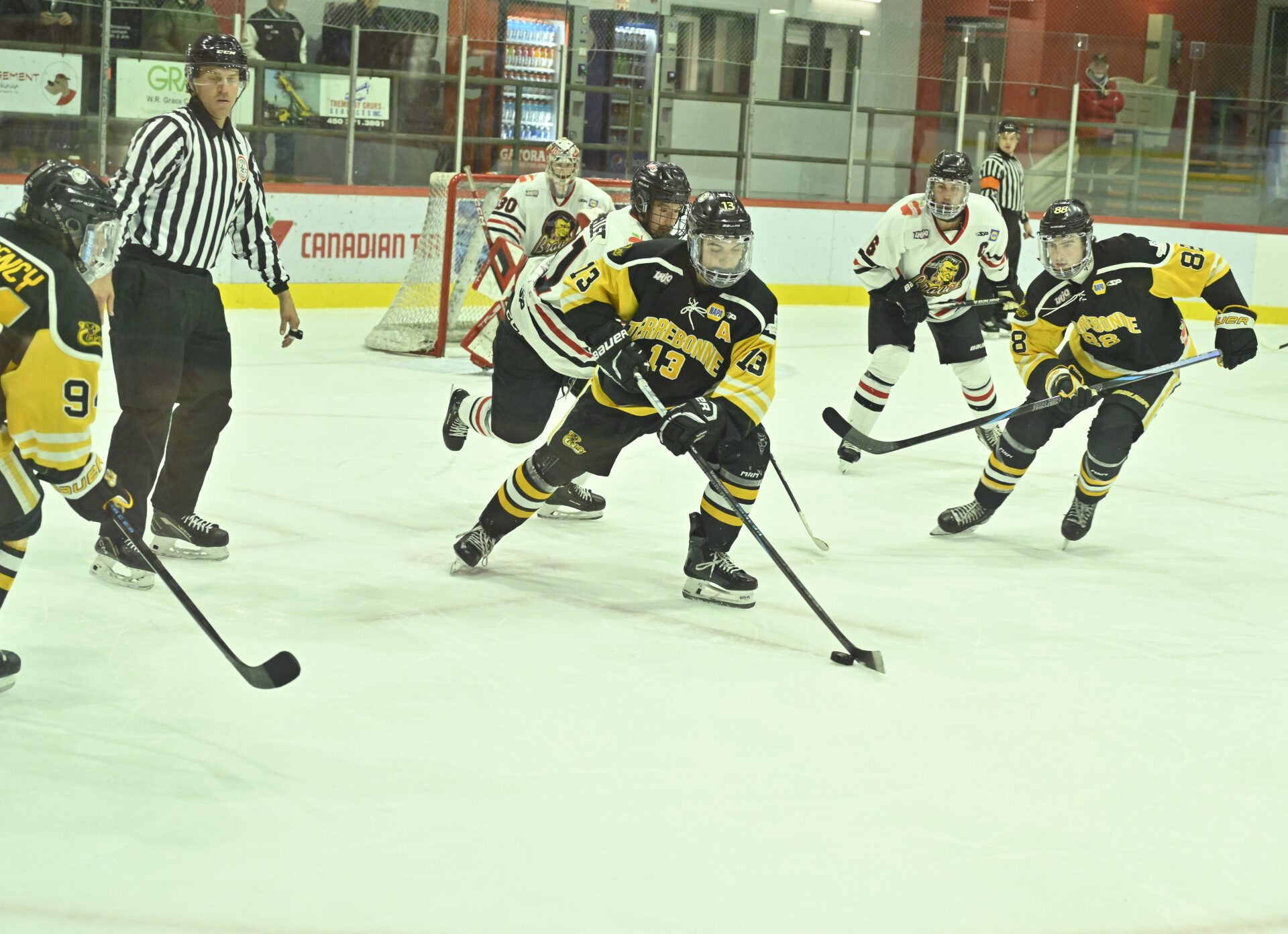 Les Cobras lors de la victoire contre Valleyfield le 16 octobre. (Photo Michel Maranda)