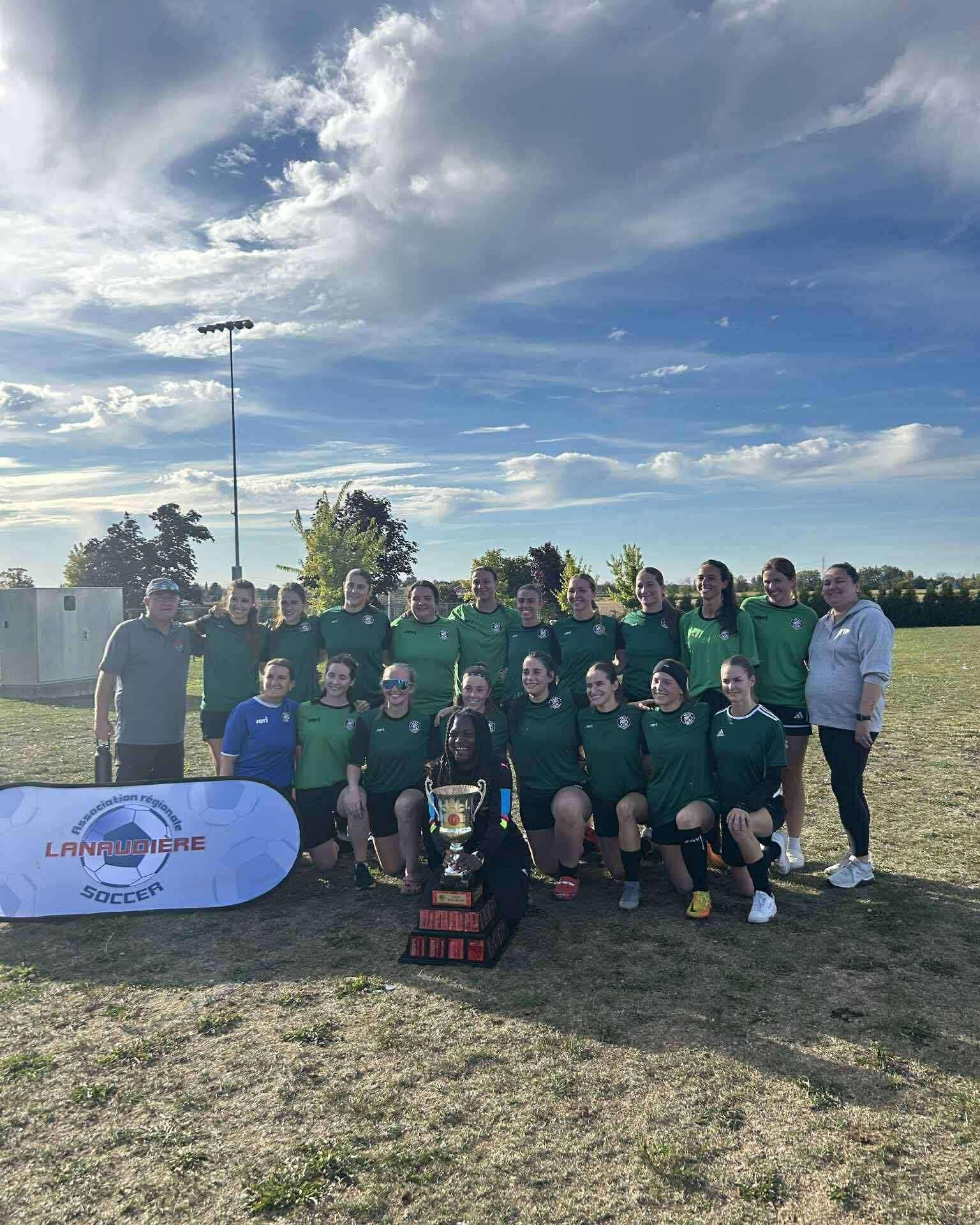 L’équipe féminine de soccer l’Ultra Phénix de Mascouche a connu une saison sans connaitre la défaite. Photo gracieuseté