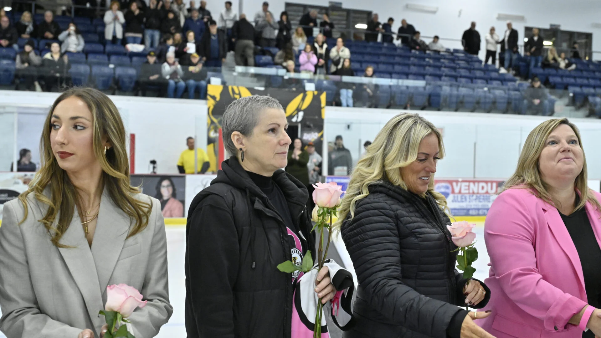 Chantal Thibault a été mise à l'honneur pour son dernier jour de traitement contre la maladie. (Photo Michel Maranda)