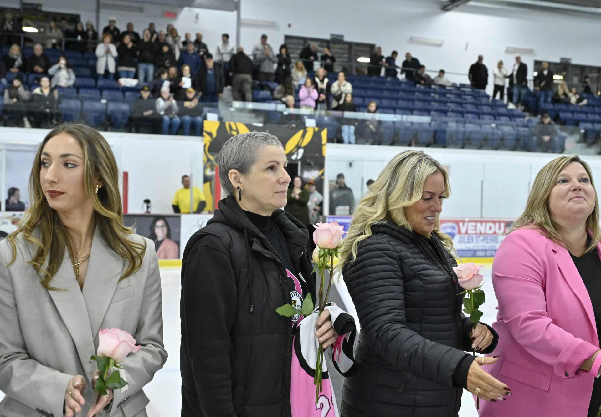 Chantal Thibault a été mise à l'honneur pour son dernier jour de traitement contre la maladie. (Photo Michel Maranda)