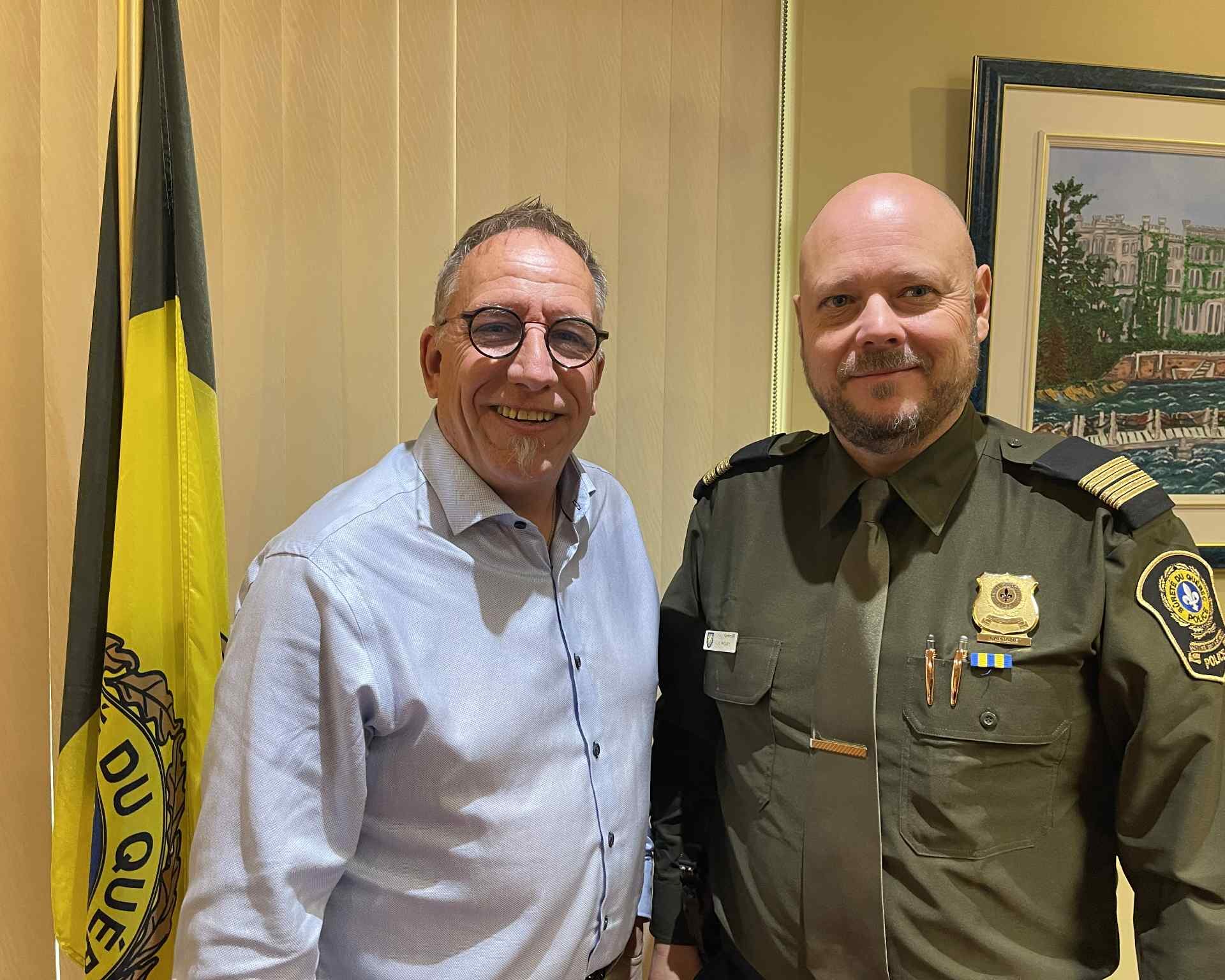 Patrick Massé et le capitaine Christian Paquin. (Photo gracieuseté)