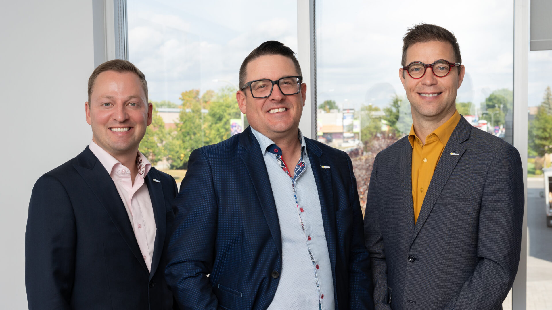 Le directeur général Alexandre Bourdeau, le préfet Mathieu Traversy et le préfet suppléant Guillaume Tremblay sont fiers du travail accompli par la MRC pour stimuler l’économie moulinoise et ils entendent en faire plus encore. Photo Sébastien Arbour