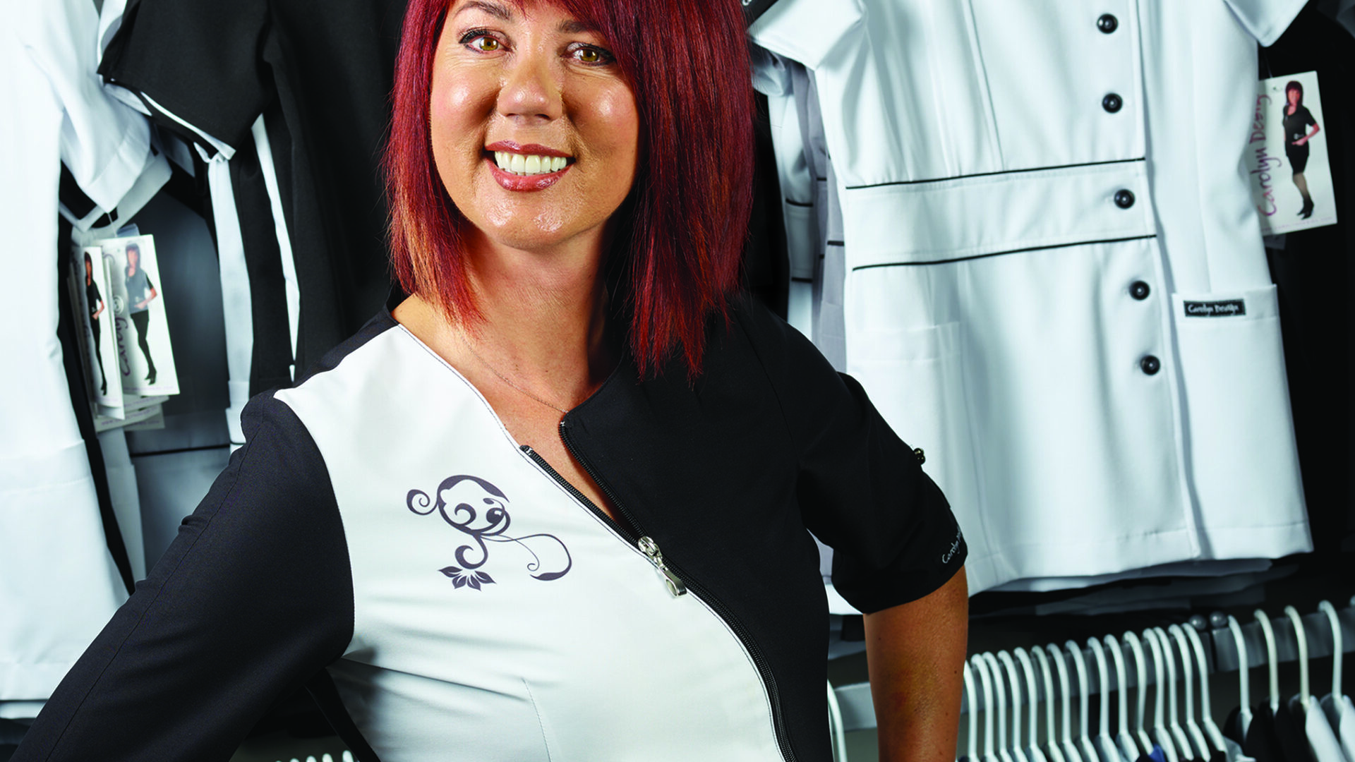 Nouvelle Bâtisseuse économique 2025 de la MRC Les Moulins et du journal La Revue, Caroline Poulin est présidente de Carolyn Design Uniformes. (Photo : gracieuseté) 