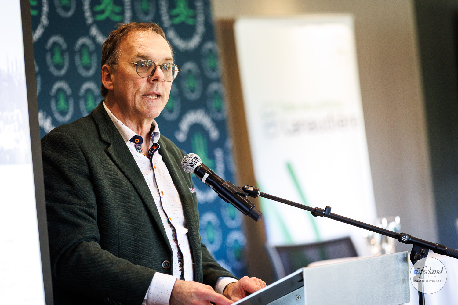 Jacques Fortin, directeur général de Lanaudière International, prend ici la parole en avril à la consultation tenue sous le thème « Tarifs et commerce international : anticiper, s’adapter et saisir les opportunités ». Photo Lanaudière International