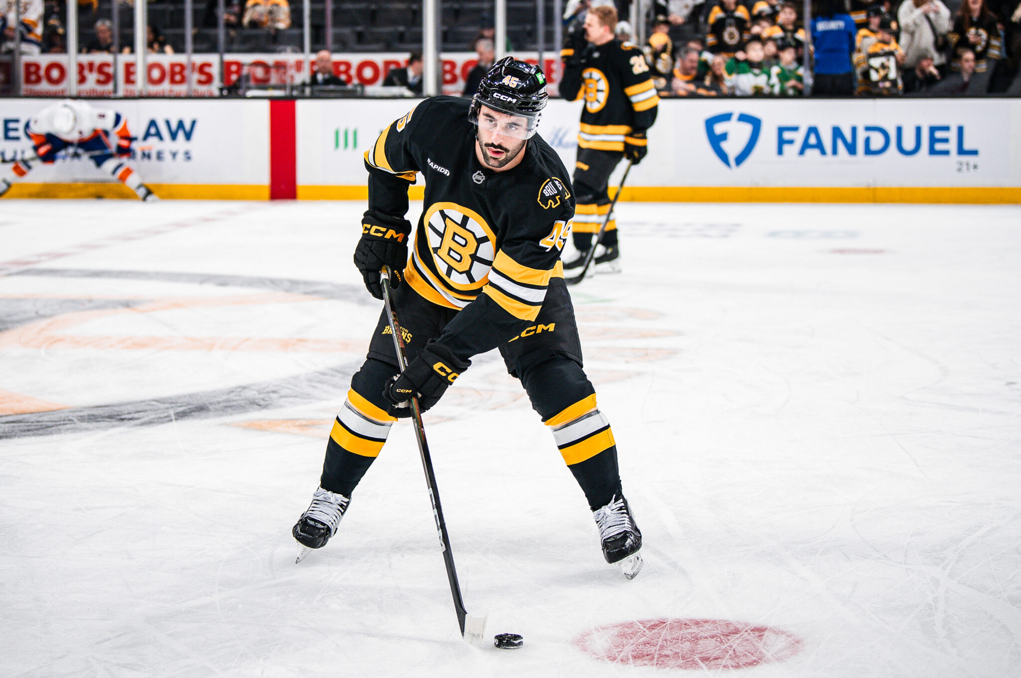 Jonathan Aspirot joue pour les Bruins de Boston