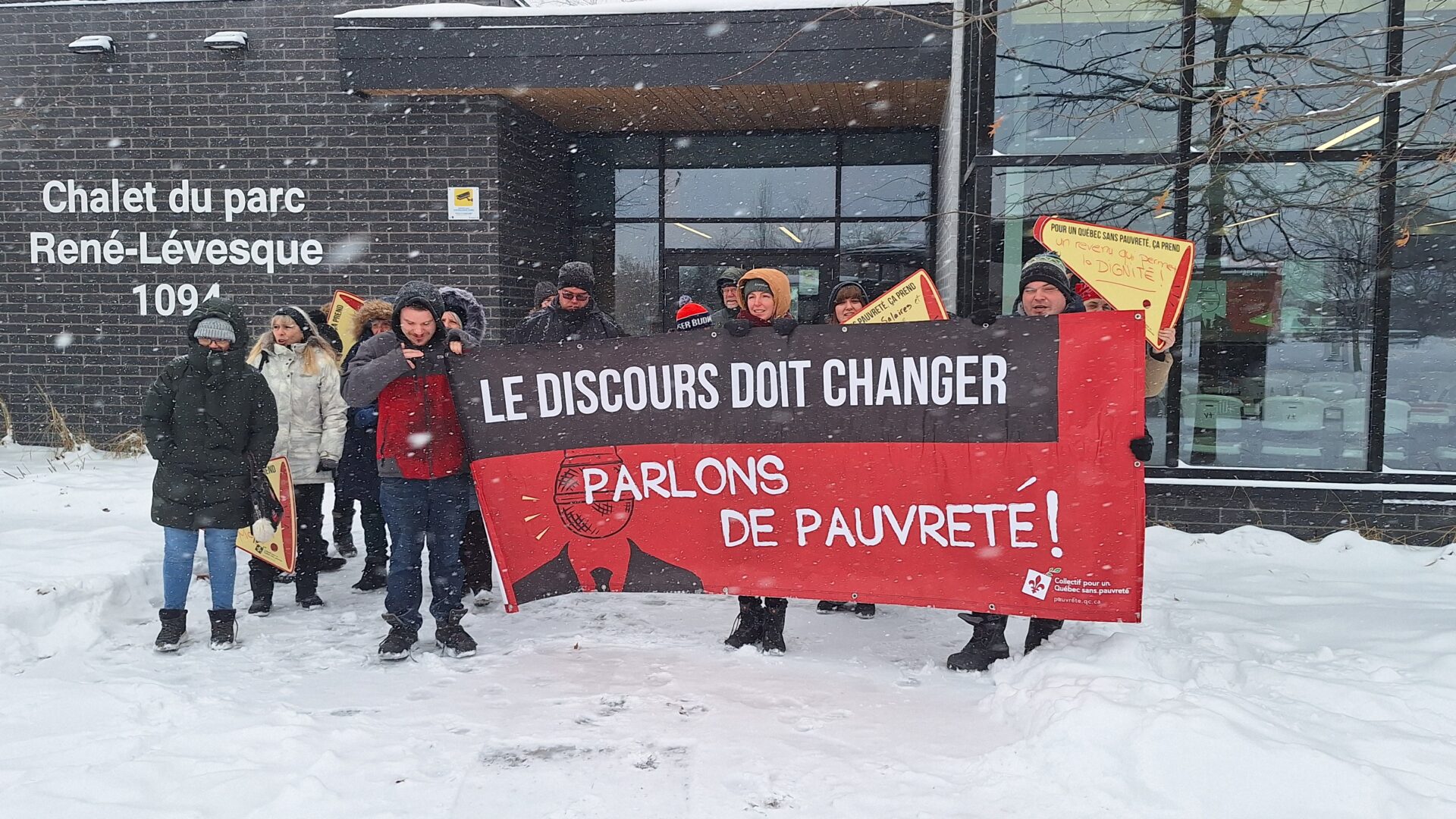 Photo prise lors de leur rassemblement tenu le 10 décembre à Terrebonne. (Photo Médialo - Raphaël Isselet)
