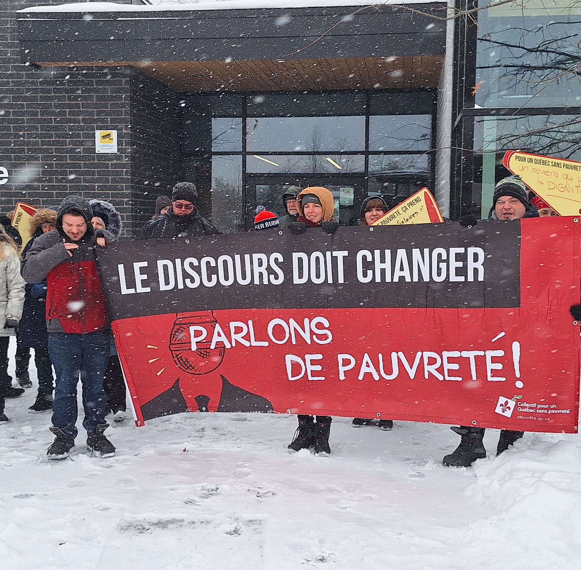 Photo prise lors de leur rassemblement tenu le 10 décembre à Terrebonne. (Photo Médialo - Raphaël Isselet)