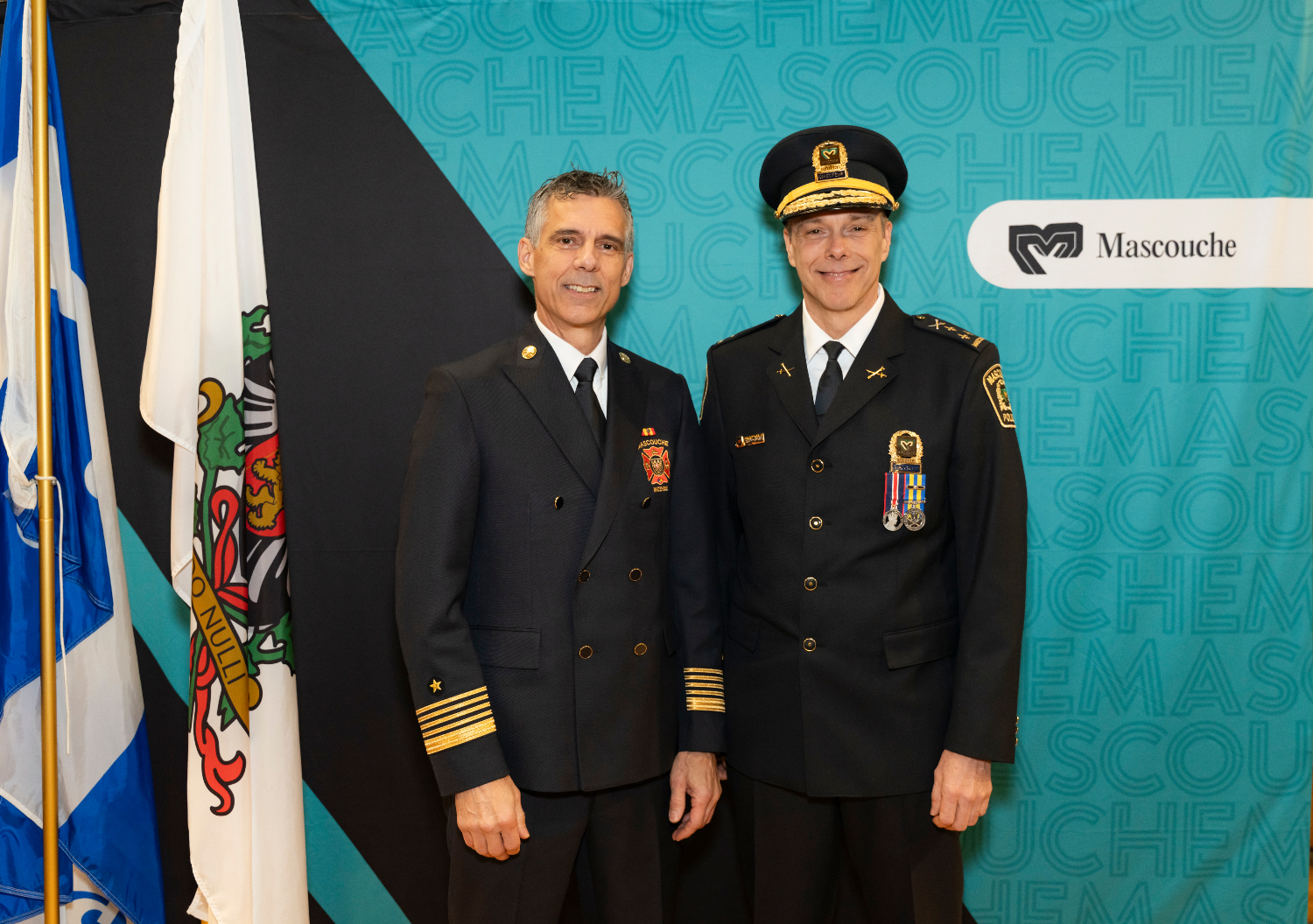 Sylvain Chevalier, directeur du Service de police, et de Sylvain LʼHostie, directeur du Service de prévention des incendies. (Photo gracieuseté)