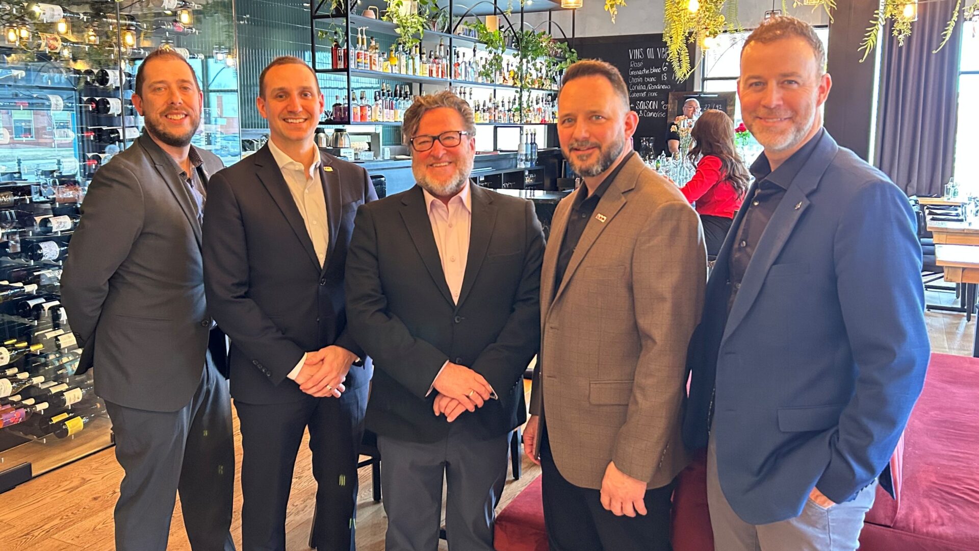 Les dignitaires aux Fous-braques. (Photo Médialo – Sabrina Quesnel-Bolduc) 