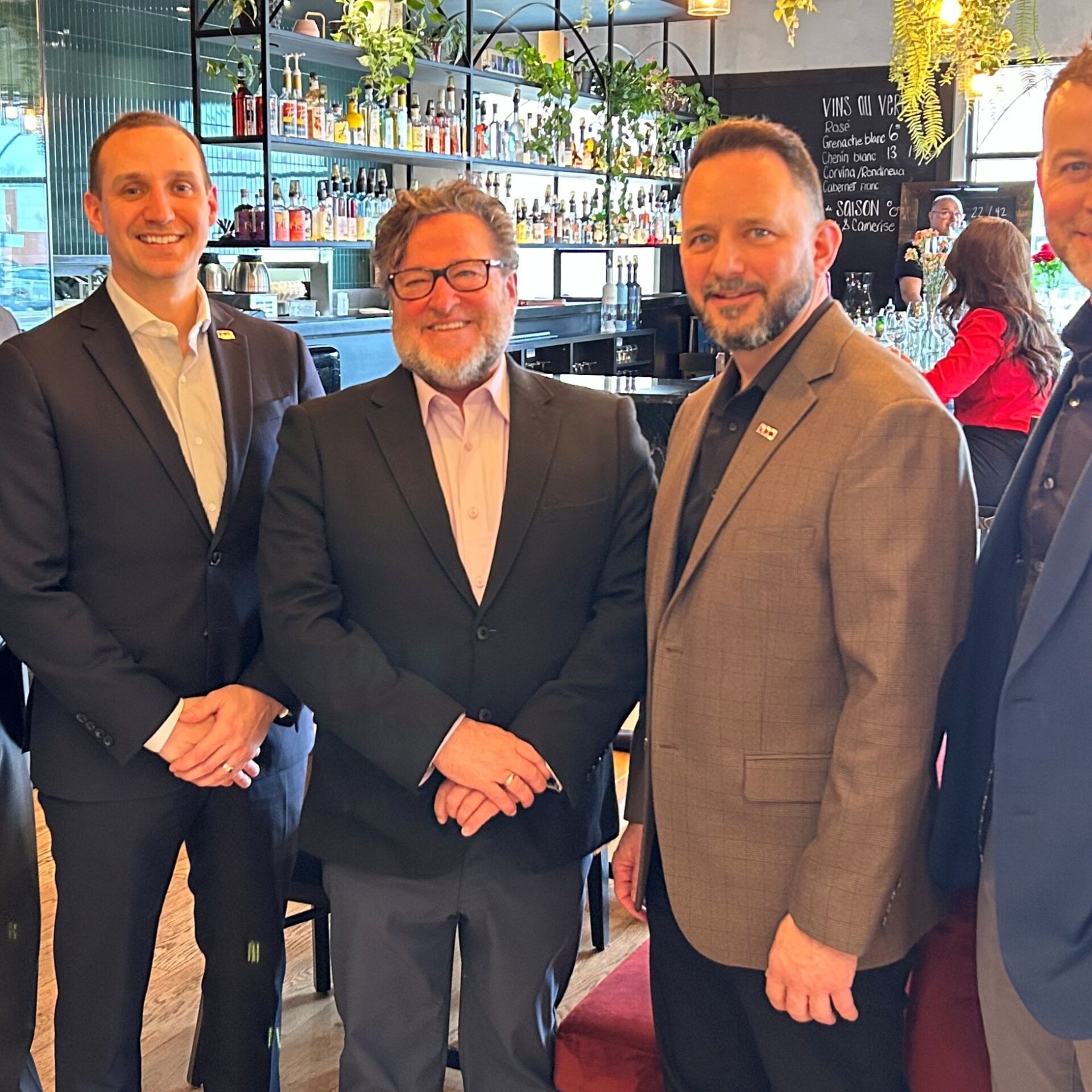 Les dignitaires aux Fous-braques. (Photo Médialo – Sabrina Quesnel-Bolduc) 