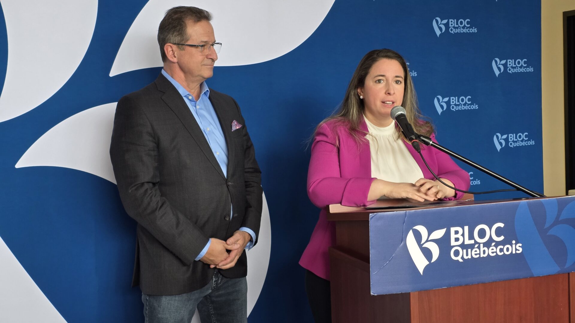 Le chef du Bloc québécois, Yves-François Blanchet, et la candidate bloquiste dans Terrebonne, Nathalie Sinclair-Desgagné. Photo Médialo - Alec Brideau 
