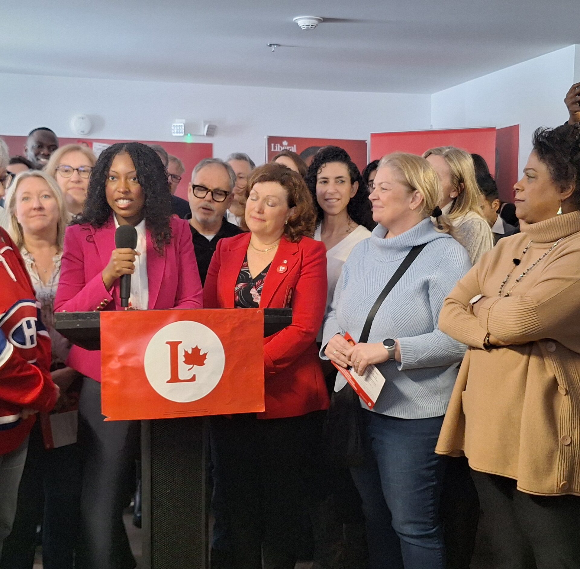 Tatiana Auguste était notamment accompagnée de Marjorie Michel, ministre de la Santé du Canada, lors de l’ouverture de son local de campagne.  Photo Médialo – Raphaël Isselet 