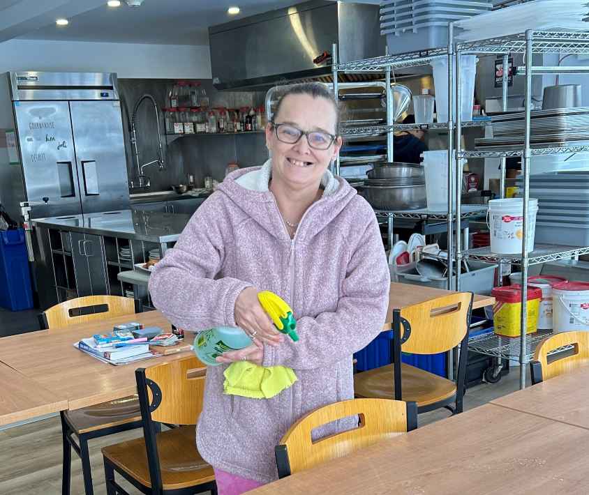 Manon lors d'une de ses tâches. Photo Médialo - Sabrina Quesnel-Bolduc