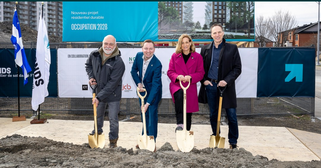 La pelletée de terre a eu lieu mercredi 22 avril. (Photo gracieuseté Fonds FTQ)