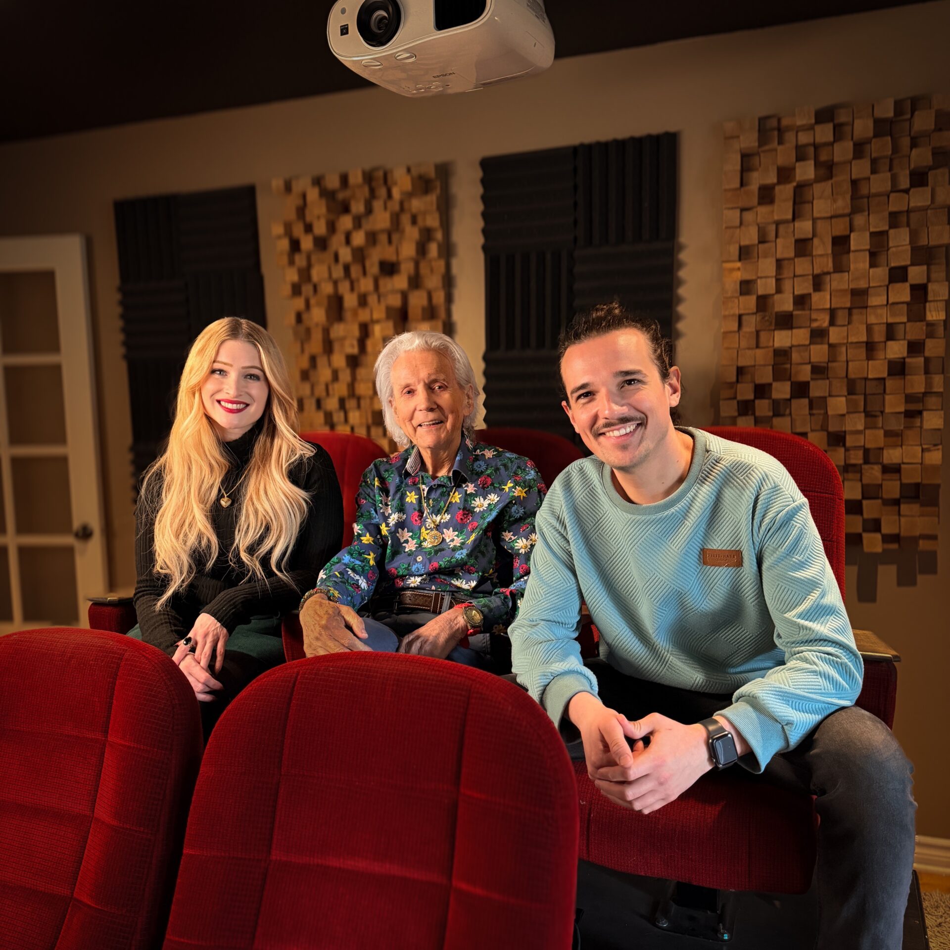 Aline Viens, Guy Tremblay et Pascal Chaumont dans les studios Chaumont. (Photo Médialo - Sabrina Quesnel-Bolduc)