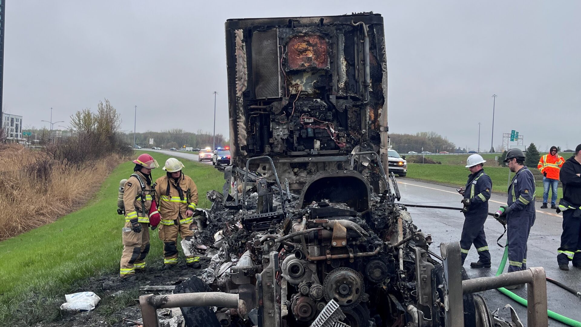 Le camion et sa cargaison ont été entièrement détruits. (Photo gracieuseté)