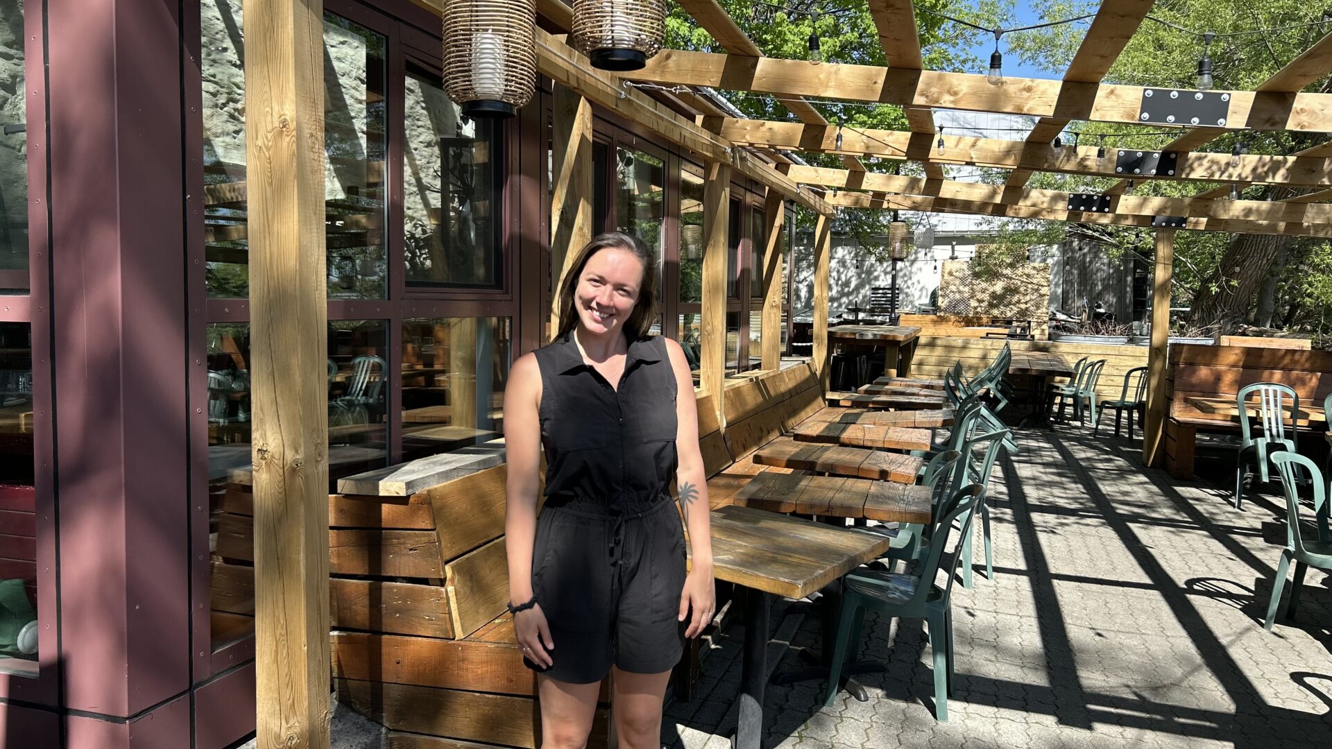 Stéphanie Gervais sur la terrasse du Bâtiment B. Photo Médialo – Sabrina Quesnel-Bolduc 