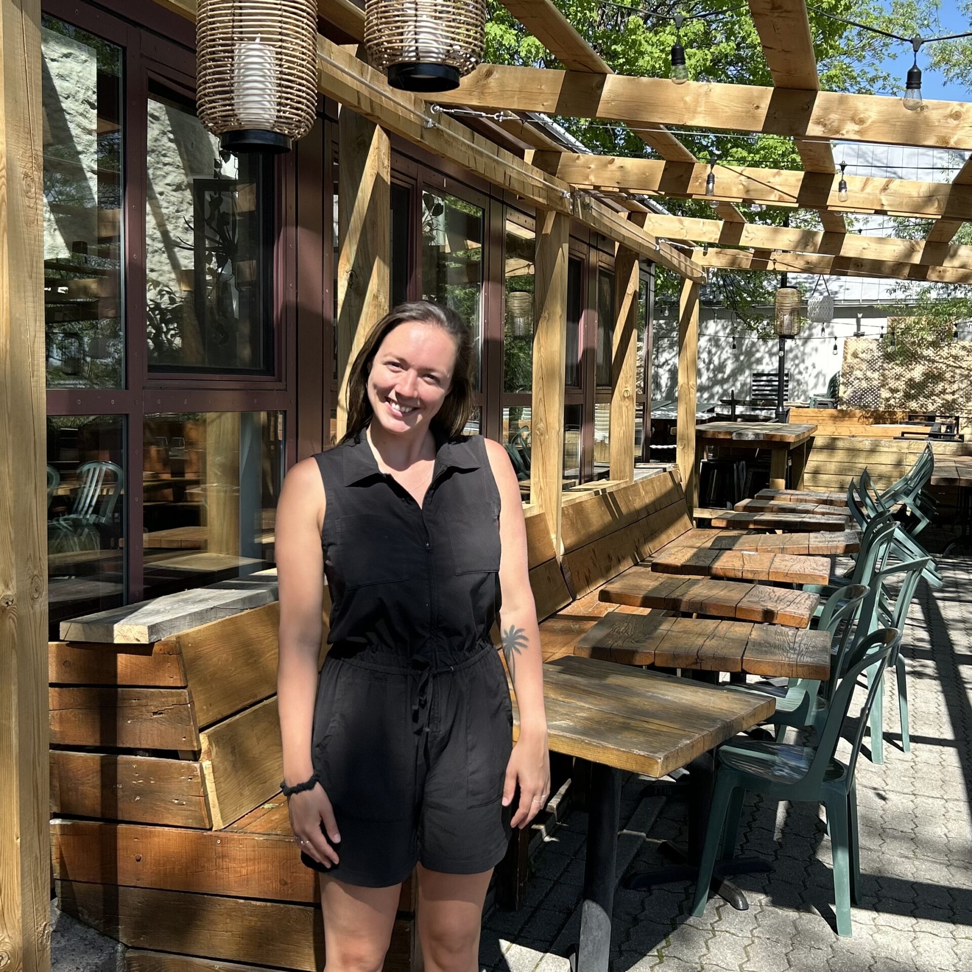 Stéphanie Gervais sur la terrasse du Bâtiment B. Photo Médialo – Sabrina Quesnel-Bolduc 