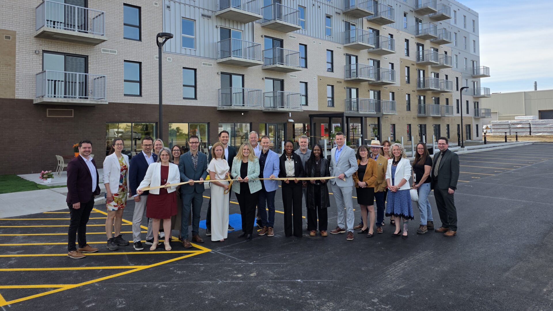 L'immeuble de 100 logements à prix abordables a été inauguré le 22 juin 2026. (Photo Médialo - Alec Brideau)