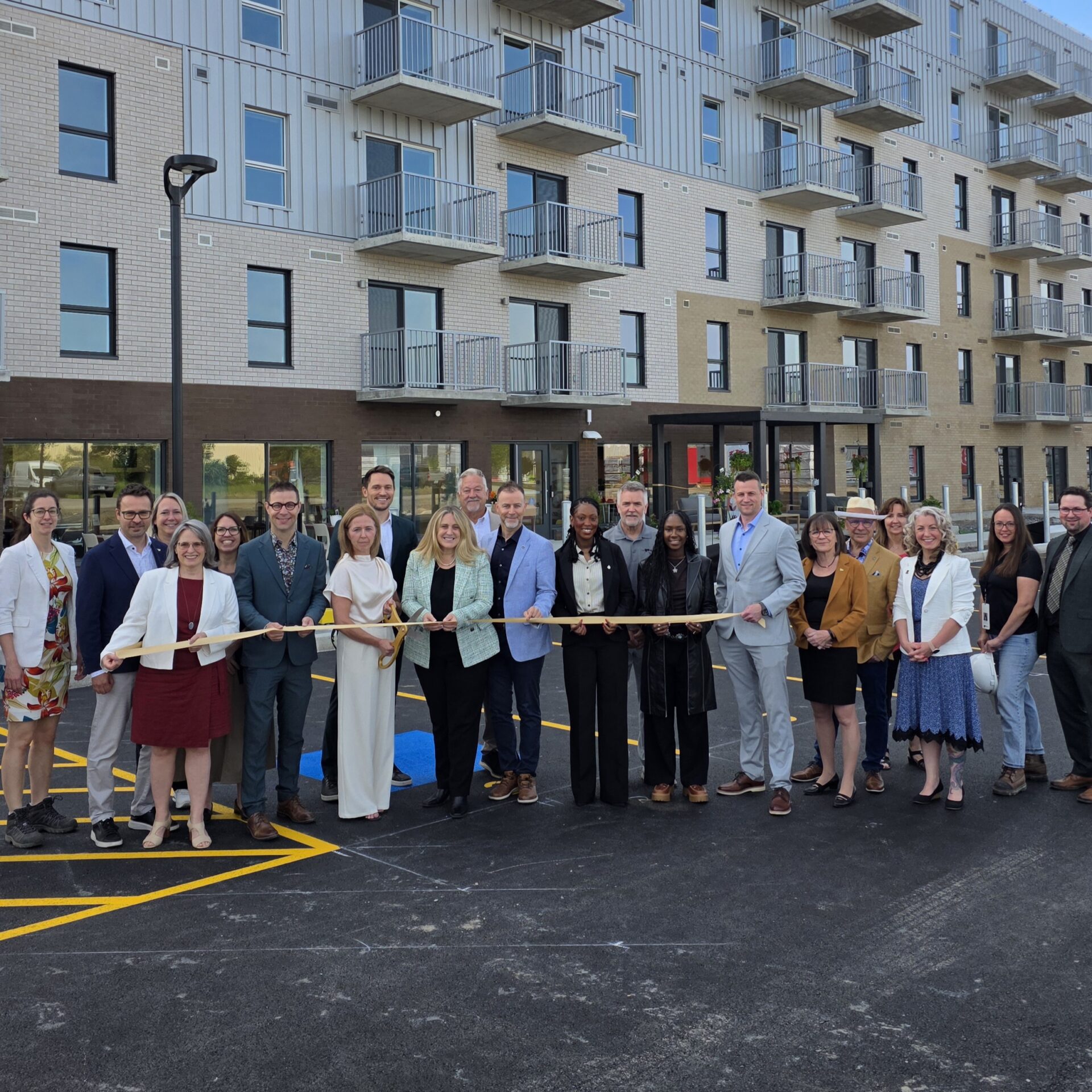 L'immeuble de 100 logements à prix abordables a été inauguré le 22 juin 2026. (Photo Médialo - Alec Brideau)