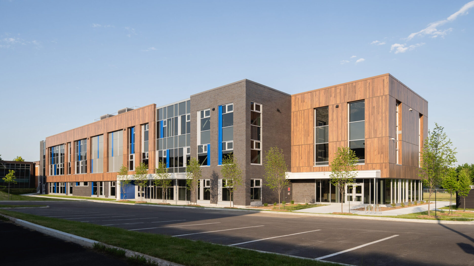 L'extension de l’école secondaire Jean-Baptiste-Meilleur fait partie des projets du CSSDA pour s’adapter aux changements démographiques. (Photo UN Architecture) 