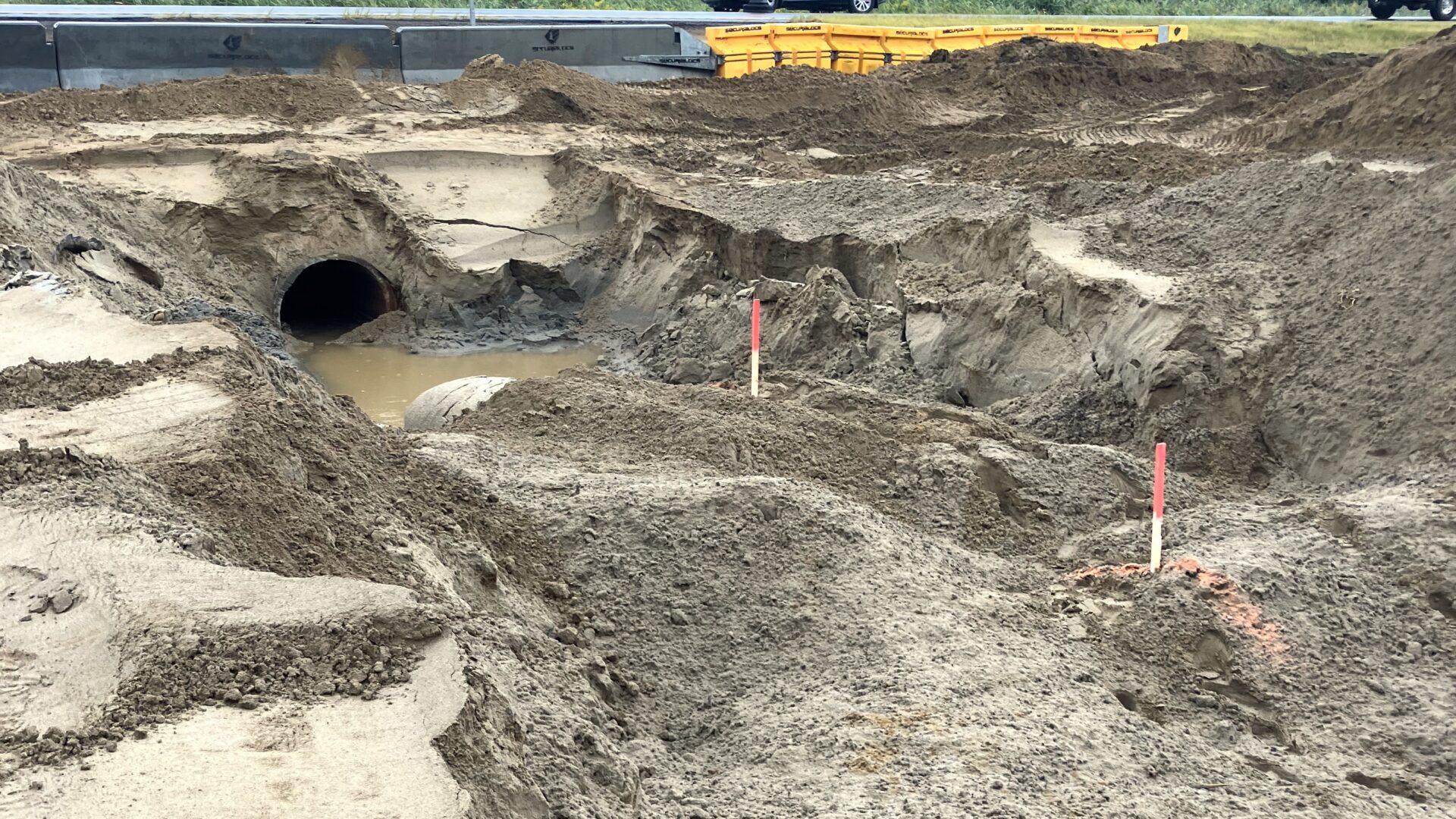 Le début des travaux de remplacement du ponceau. (Photo gracieuseté)