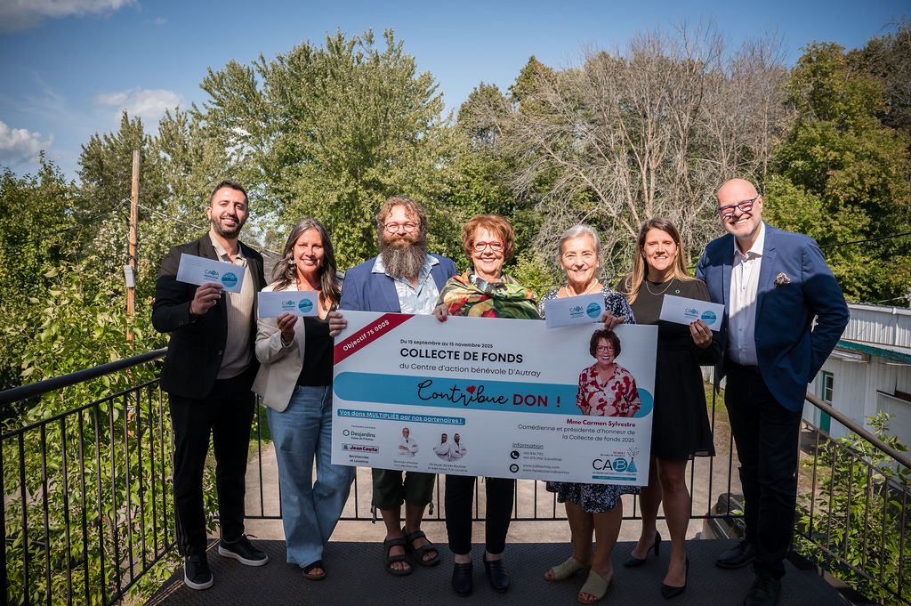 Adel Fawal, pharmacien propriétaire du Jean Coutu de Lavaltrie; Julie Morin, directrice adjointe du CABA; Christian Paquin Coutu; Carmen Sylvestre; Claire Tellier; Sophie Lussier et Germain Chartier, propriétaire du Jean Coutu de Berthierville. (Photo gracieuseté - Julie De Leemans)