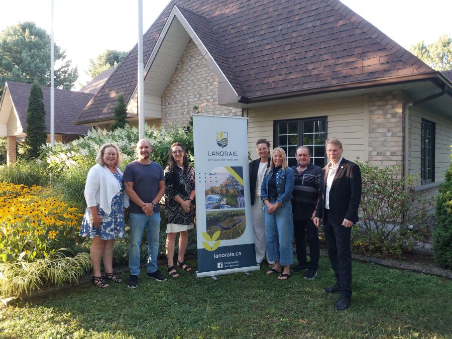 Lyne Clermont, conseillère; Martin Lavallée, conseiller; Josée Castonguay, conseillère; Marie-Ève Mondor, conseillère; Lucie Ouellet, conseillère; François Boisjoly, conseiller et André Villeneuve, maire. (Photo gracieuseté)