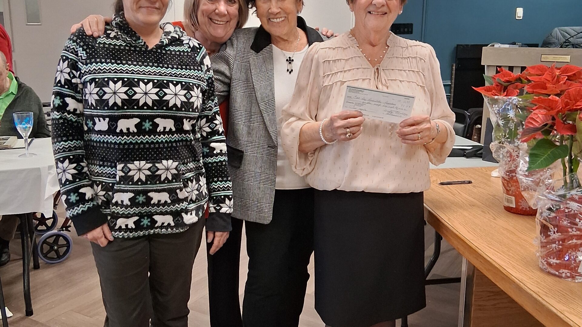 Sur la photo, on aperçoit quelques membres du conseil lors du dîner de Noël, soit Maude Skelling, secrétaire-archiviste, Carole Tremblay, secrétaire-trésorière, Jacqueline Poirier-Leclair, vice-régente et Louisette Ethier, régente. (Photo gracieuseté - Lilianne Bouchard)