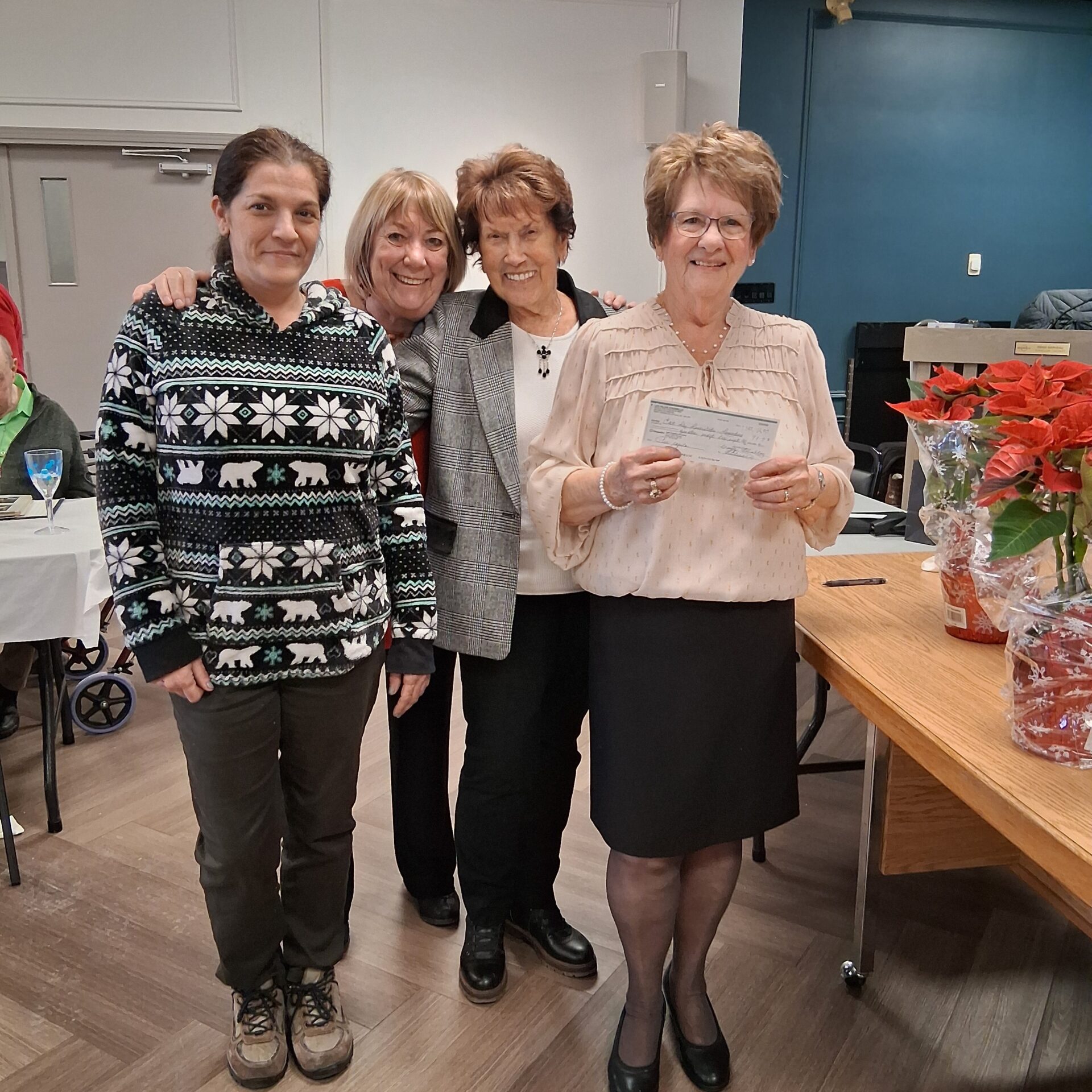 Sur la photo, on aperçoit quelques membres du conseil lors du dîner de Noël, soit Maude Skelling, secrétaire-archiviste, Carole Tremblay, secrétaire-trésorière, Jacqueline Poirier-Leclair, vice-régente et Louisette Ethier, régente. (Photo gracieuseté - Lilianne Bouchard)