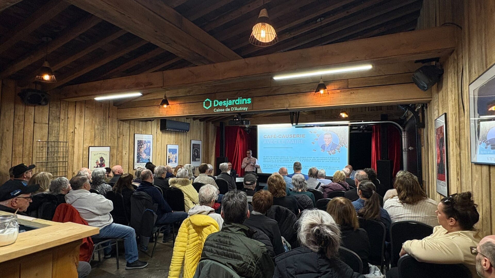 La première édition du Café-causerie a fait salle comble. (Photo gracieuseté)