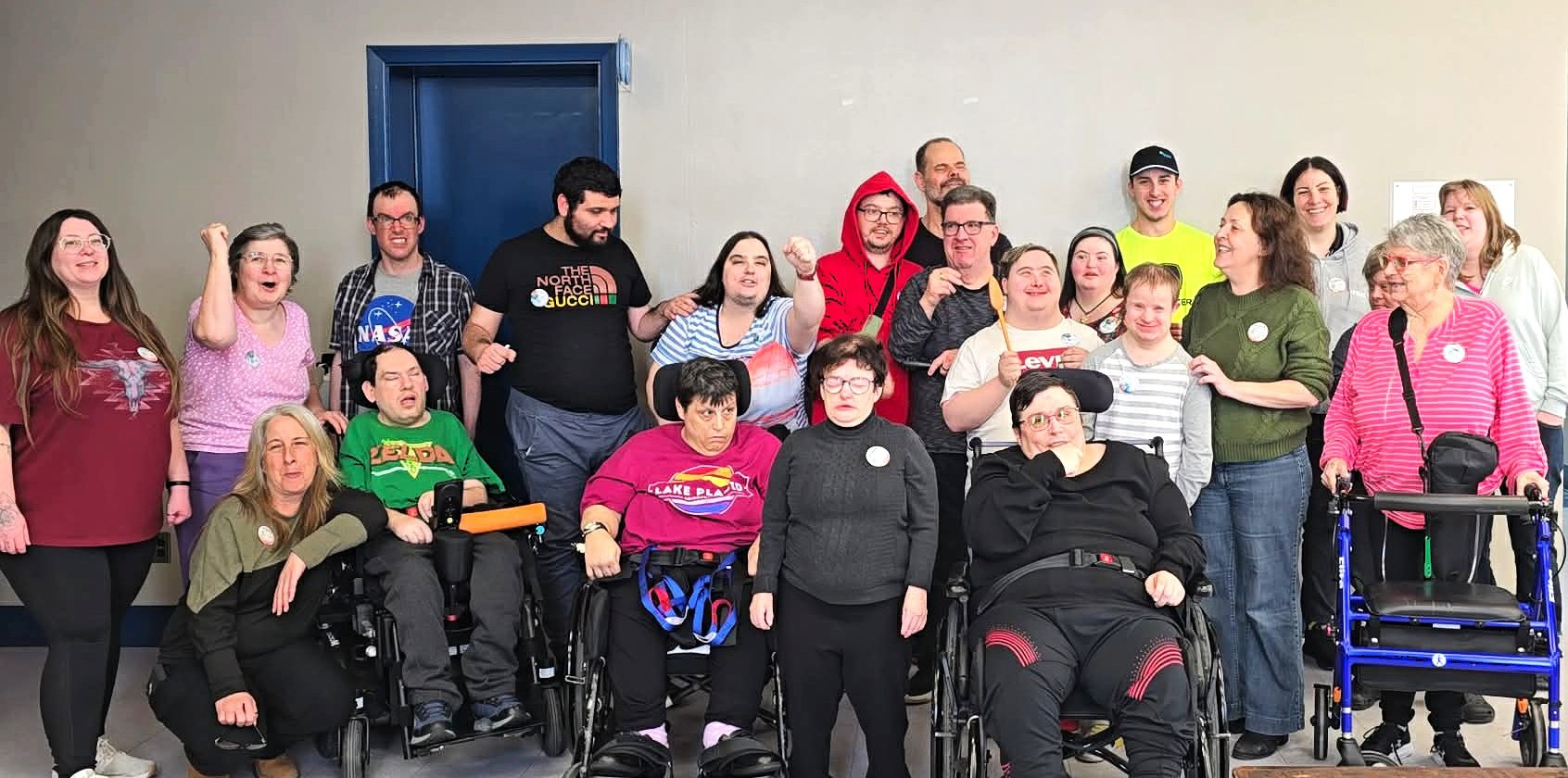 L'équipe et les membres de l'APHAS se disent « à boutte ! ». (Photo gracieuseté)