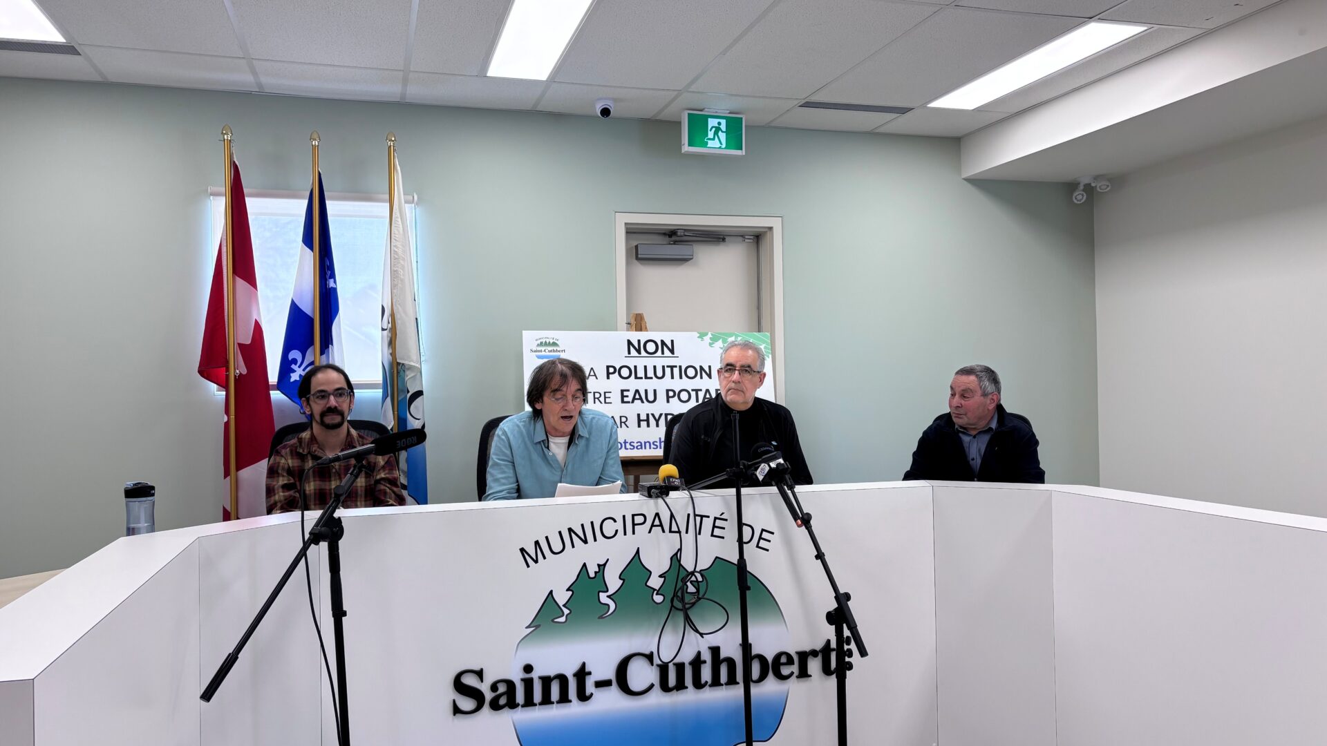 Des membres de la coalition de Saint-Cuthbert lors d’une récente conférence de presse. (Photo Médialo – Élise Brouillette)