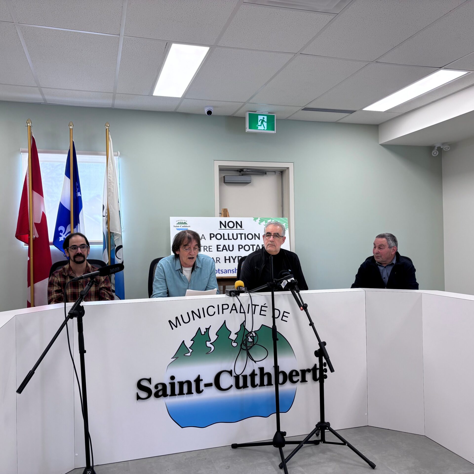 Des membres de la coalition de Saint-Cuthbert lors d’une récente conférence de presse. (Photo Médialo – Élise Brouillette)