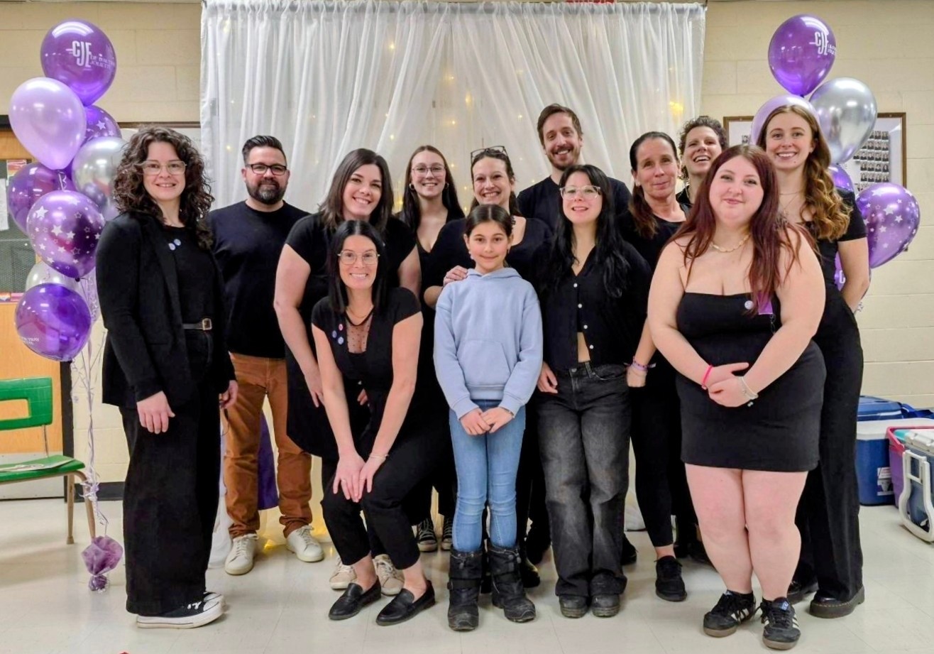 Le comité organisateur et les bénévoles présents lors de l’événement L’Étincelle.  (Photo gracieuseté)