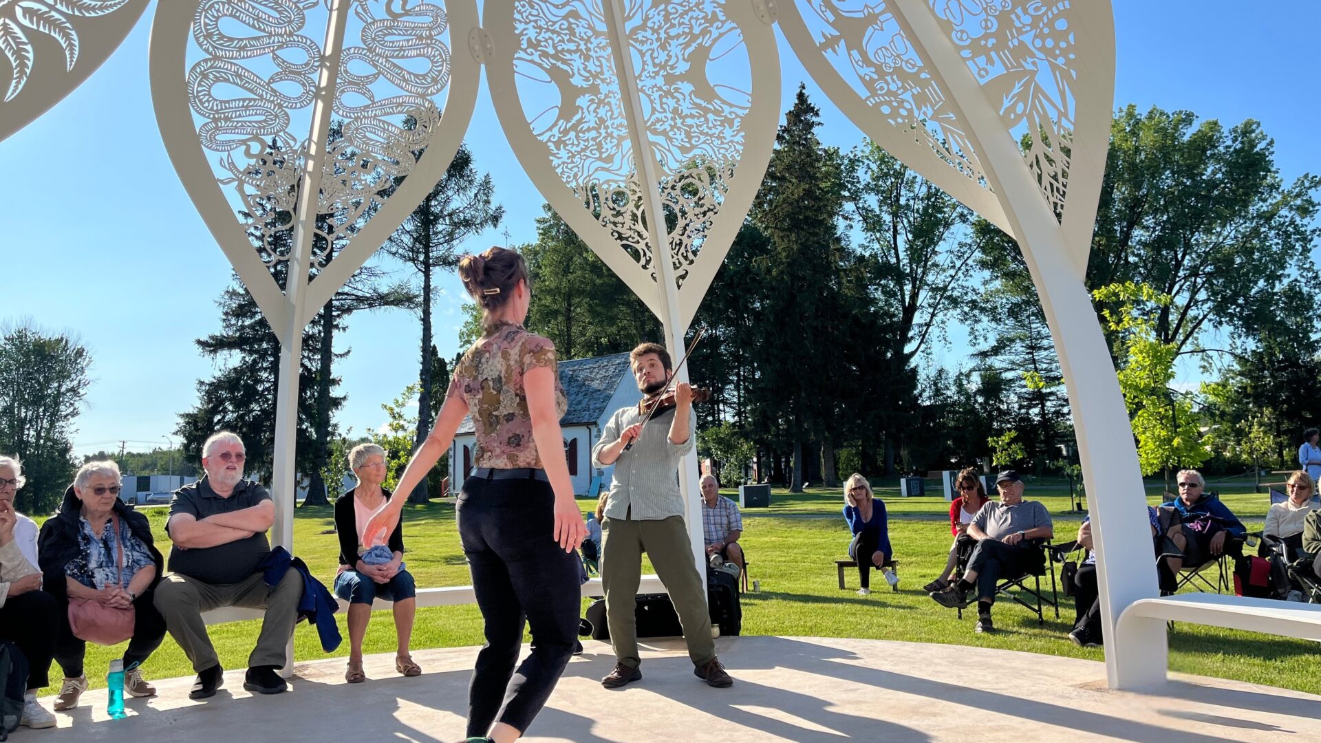 La MRC de D’Autray a confirmé son appui à la programmation du Cénacle, présentée par la Corporation du patrimoine de Berthier. Sur la photo : Alexis et Mélissandre. (Photo gracieuseté - Evelyne Vincent)