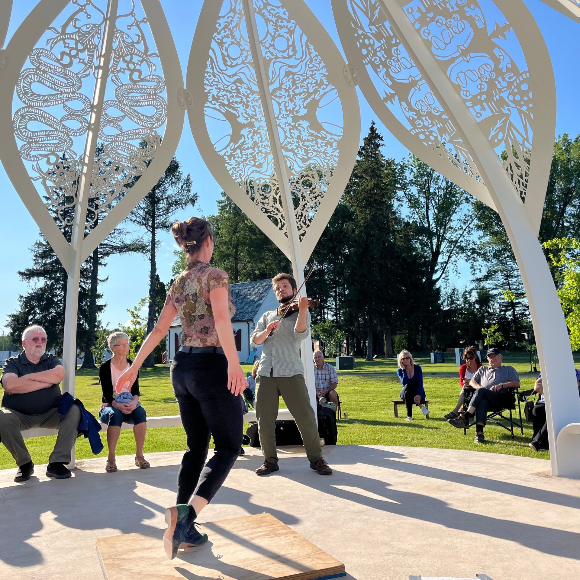 La MRC de D’Autray a confirmé son appui à la programmation du Cénacle, présentée par la Corporation du patrimoine de Berthier. Sur la photo : Alexis et Mélissandre. (Photo gracieuseté - Evelyne Vincent)