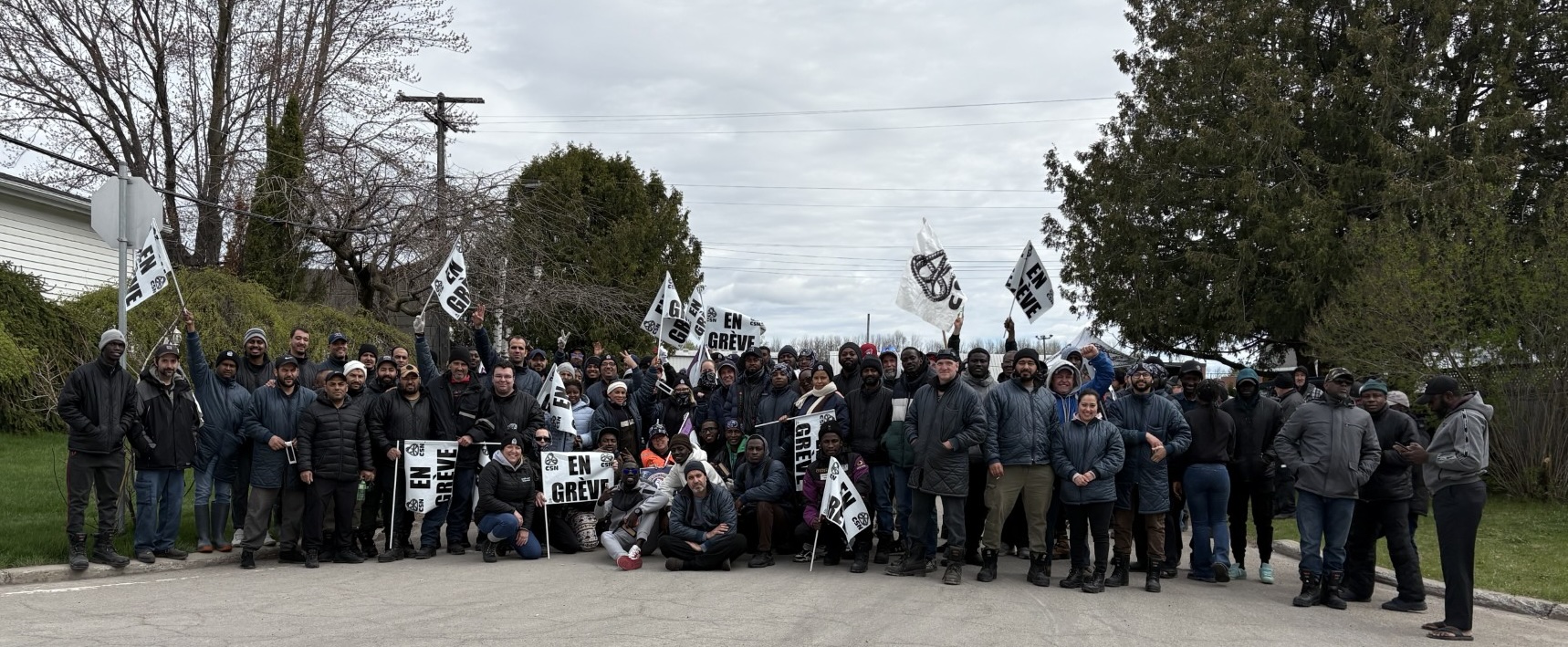 Les employés syndiqués d'Olymel, à Berthierville, se sont dotés de leur droit de grève le 12 mai 2026. (Photo tirée de Facebook)