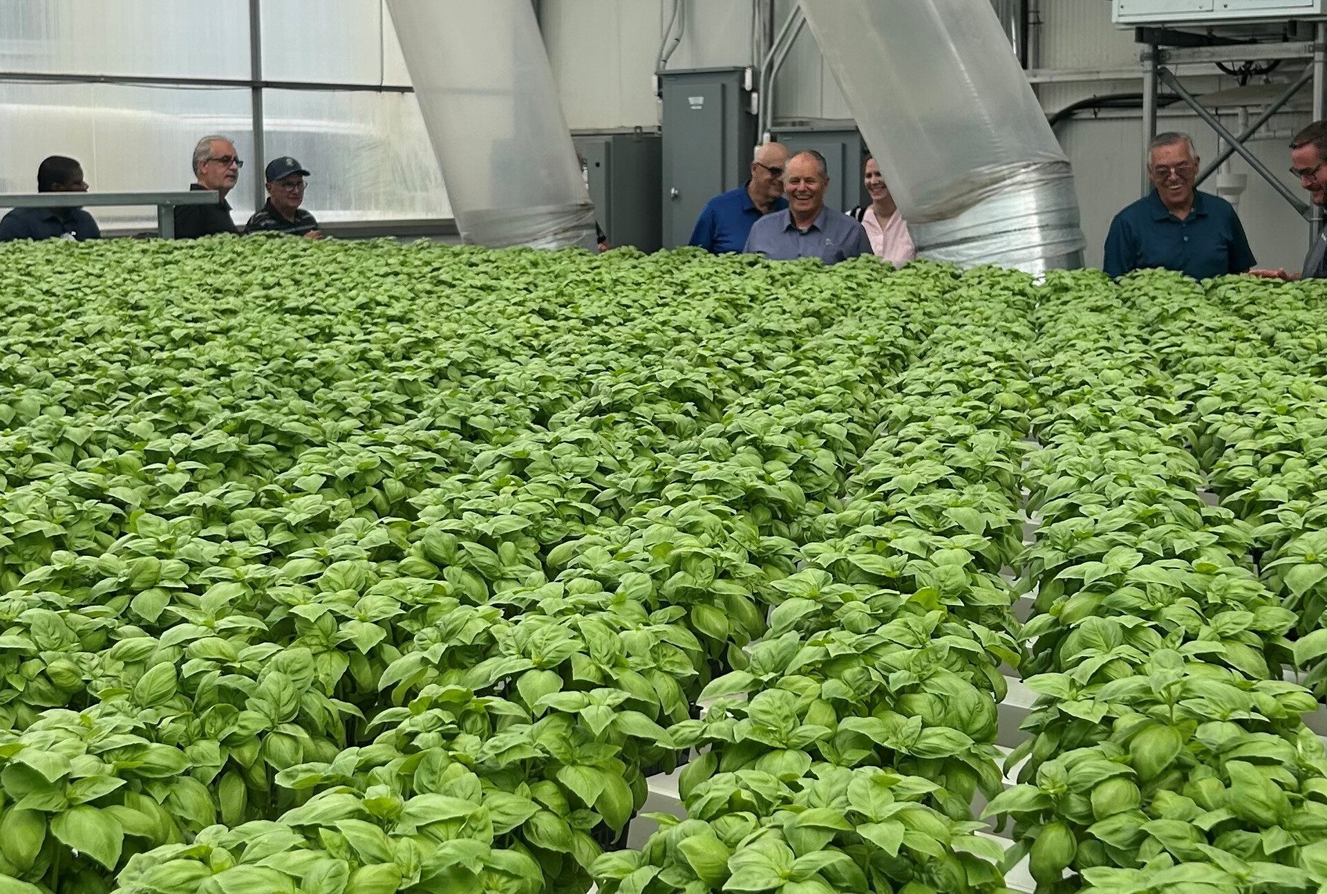 Visite des élus chez Gourma à Saint-Norbert. (Photo gracieuseté)