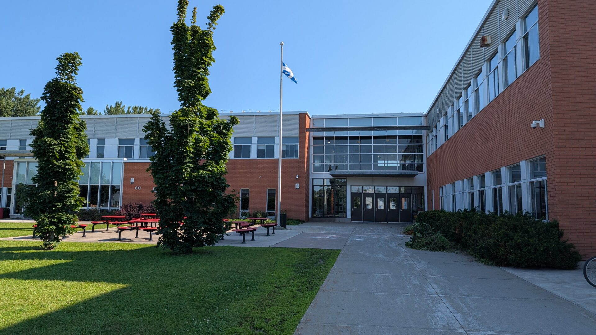 @BV:École secondaire de la Rive à Lavaltrie. (Photo Médialo – Jason Joly)