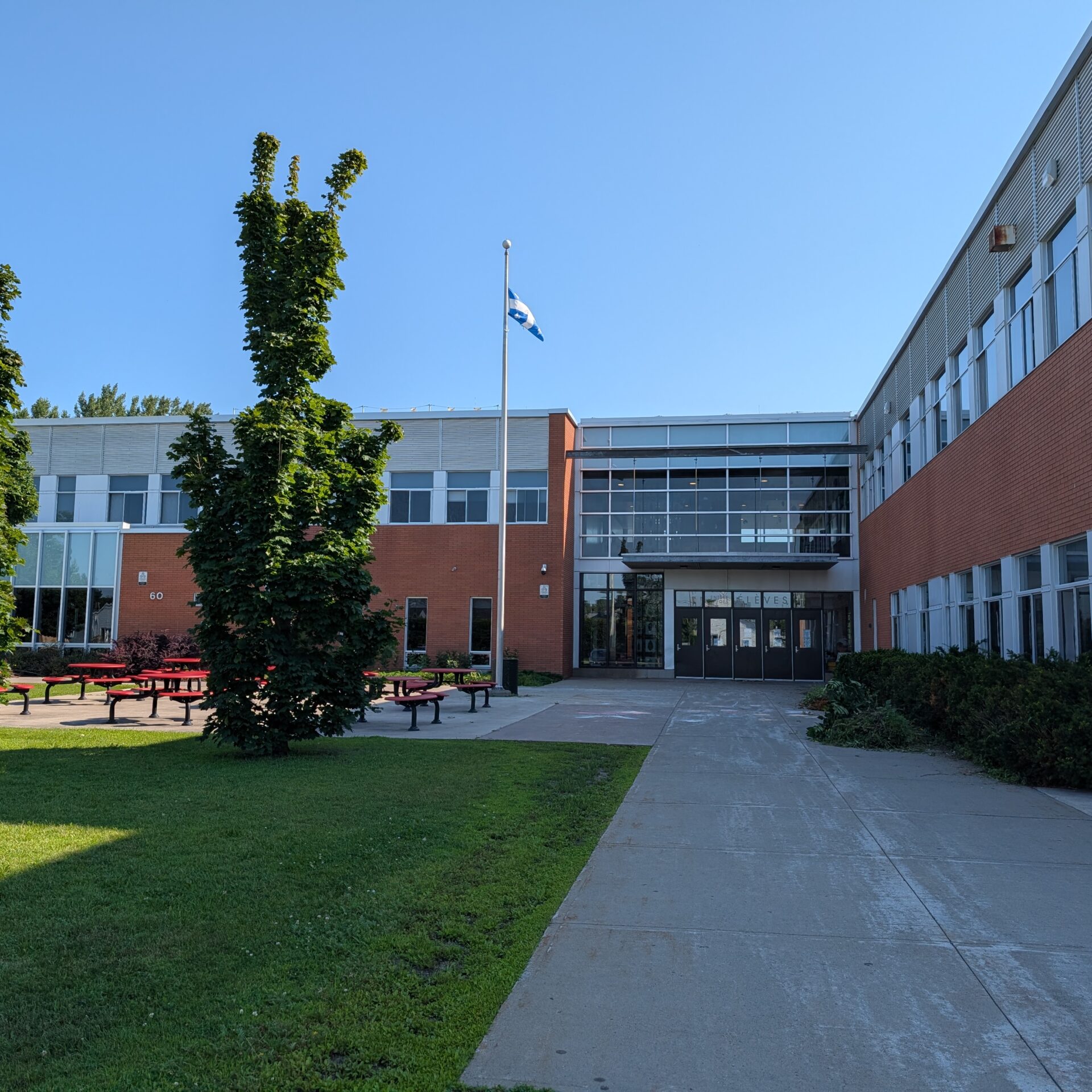 @BV:École secondaire de la Rive à Lavaltrie. (Photo Médialo – Jason Joly)
