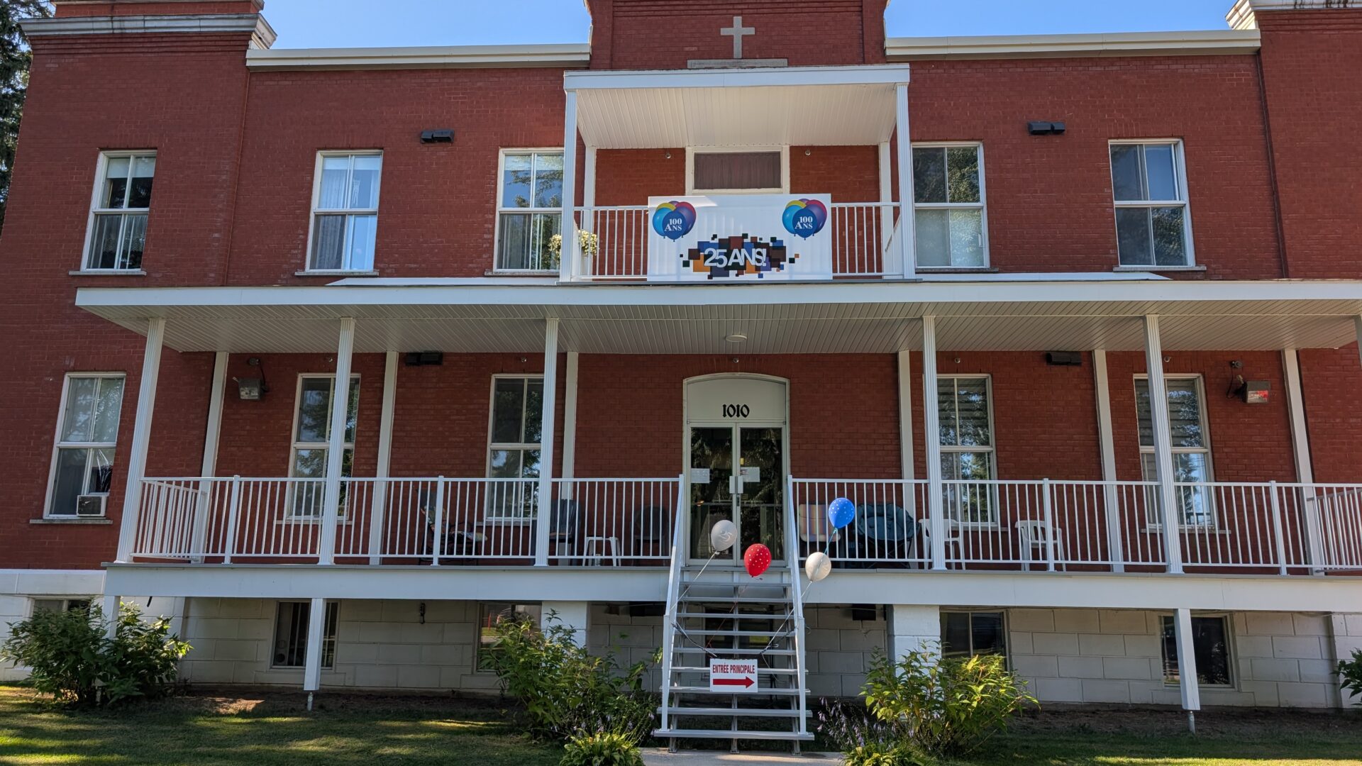 Les Résidences du Sacré-Cœur fêtent leur 25e anniversaire, mais le bâtiment célèbre ses 100 ans. (Photo Médialo – Jason Joly)