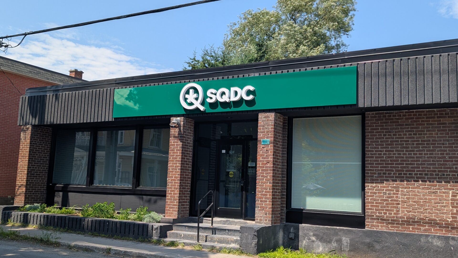 La nouvelle boutique de la Société québécoise du cannabis se trouve au 4310 rue Principale à Saint-Félix-de-Valois. (Photo Médialo – Jason Joly)